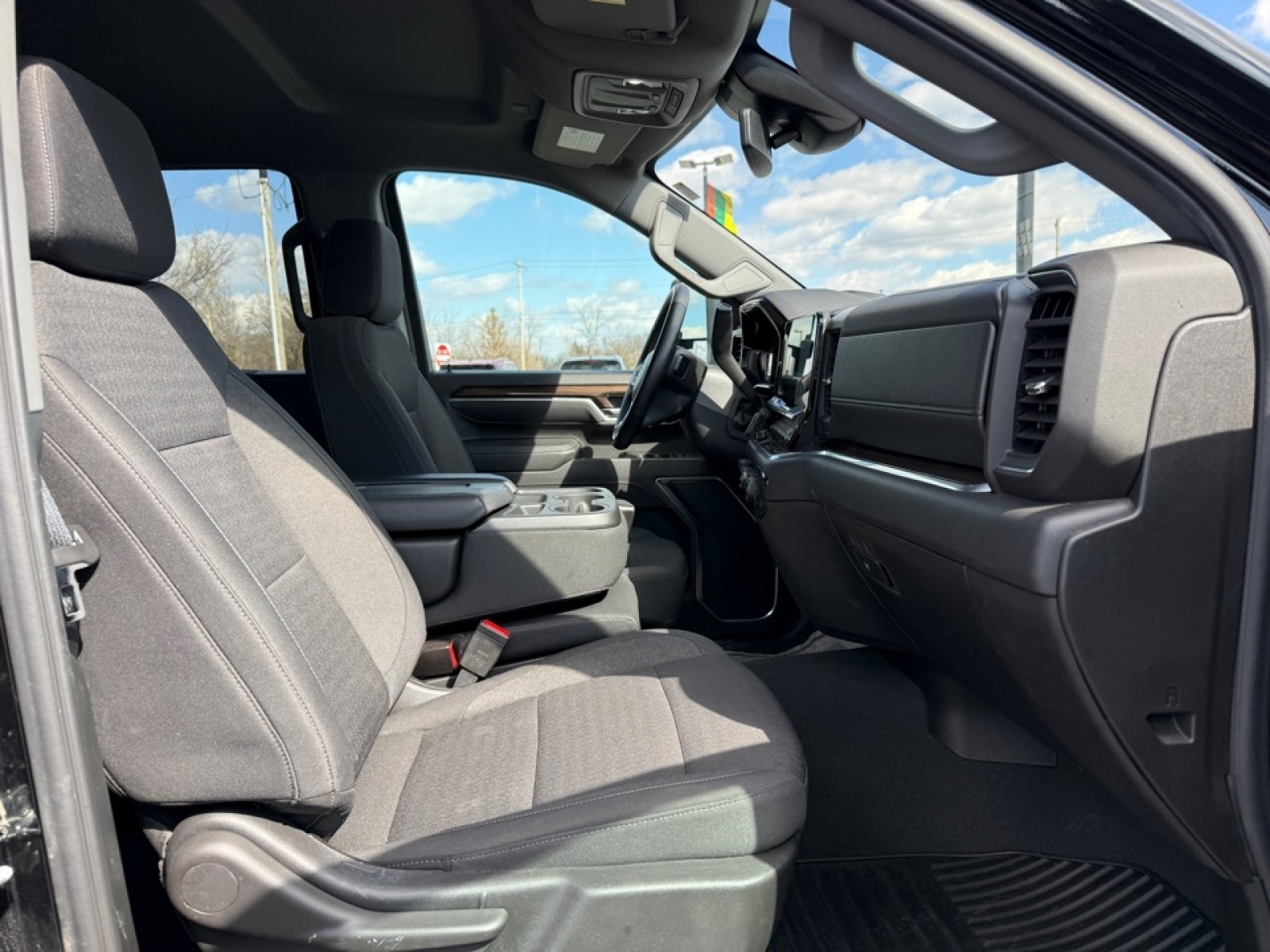 2025 Chevrolet Silverado 3500HD 4WD Crew Cab Long Bed LT, 39626, Photo