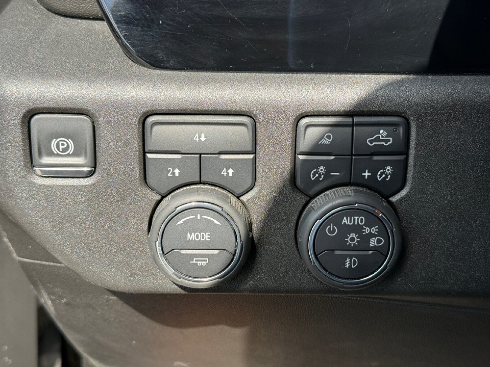 2025 Chevrolet Silverado 3500HD 4WD Crew Cab Long Bed LT, 39626, Photo