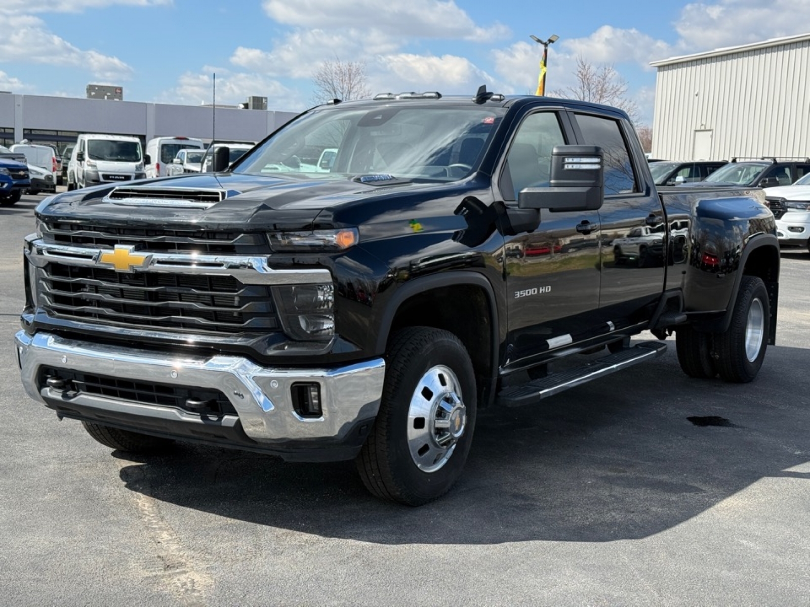 2025 Chevrolet Silverado 3500HD 4WD Crew Cab Long Bed LT, 39626, Photo