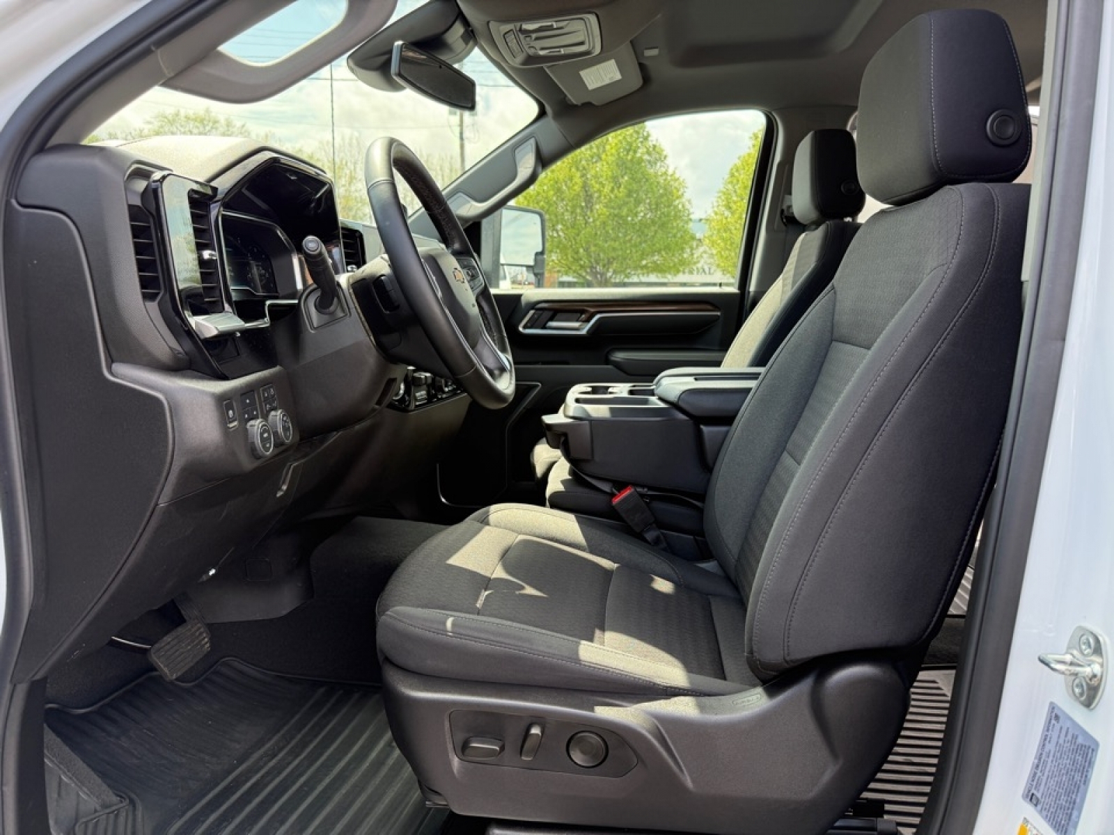 2025 Chevrolet Silverado 3500HD 4WD Crew Cab Long Bed LT, 39845, Photo