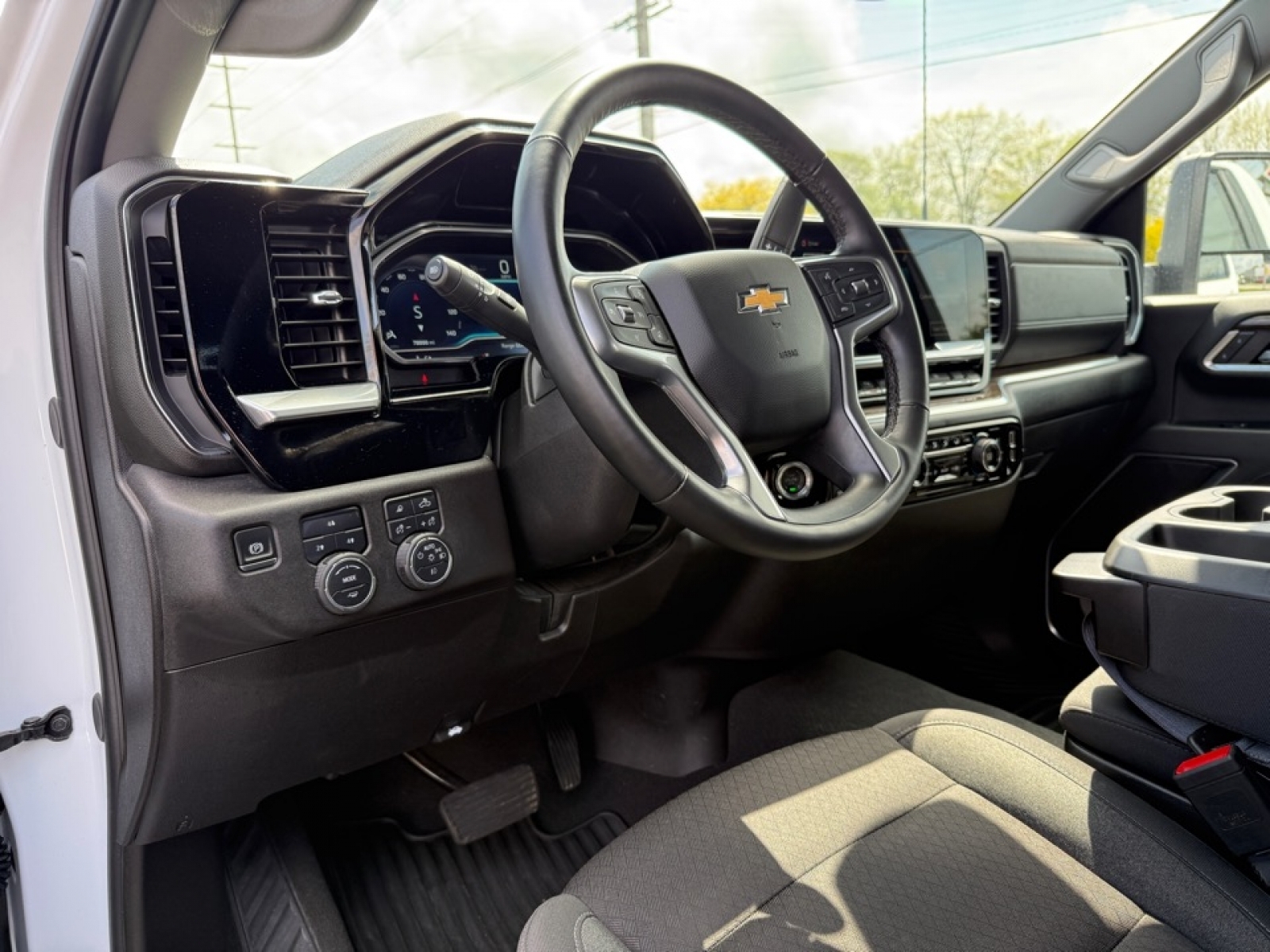 2025 Chevrolet Silverado 3500HD 4WD Crew Cab Long Bed LT, 39845, Photo