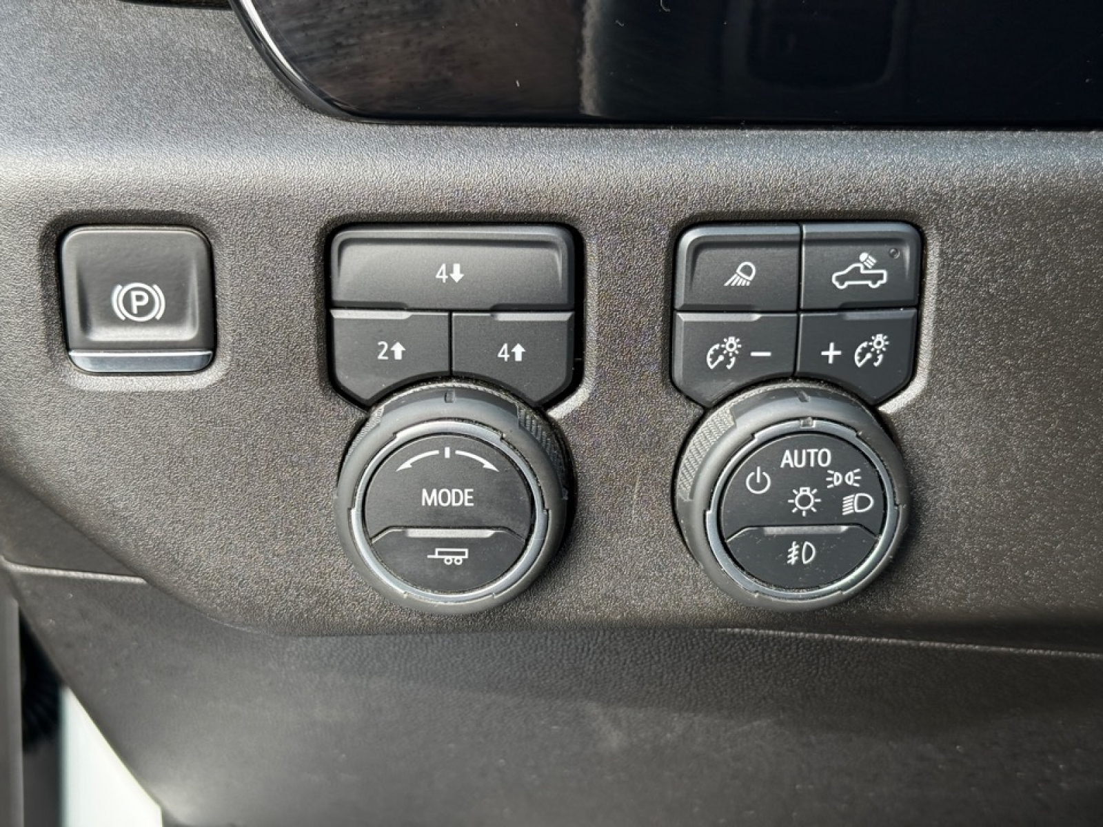 2025 Chevrolet Silverado 3500HD 4WD Crew Cab Long Bed LT, 39845, Photo