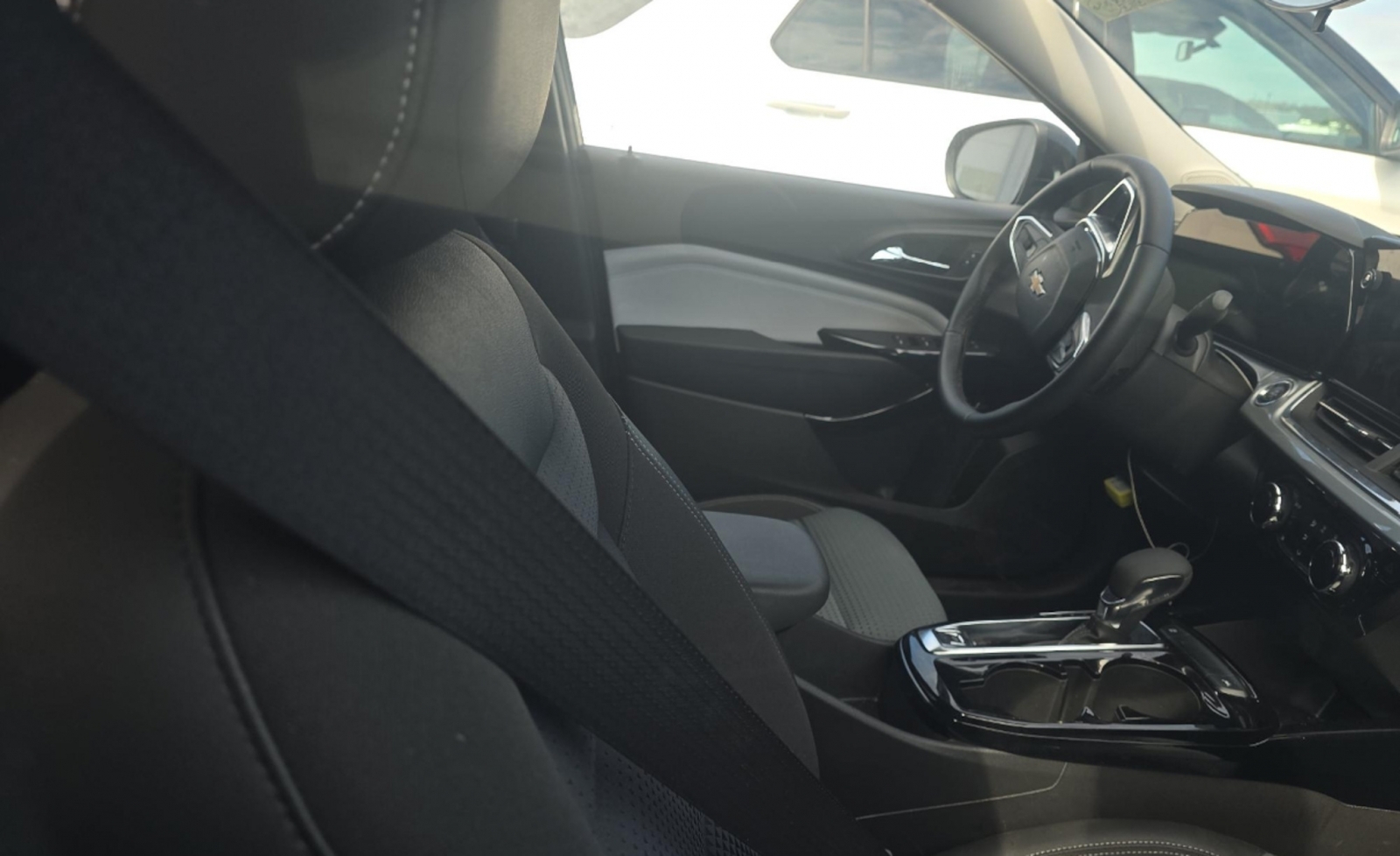 2025 Chevrolet Trax FWD LT, 39836, Photo