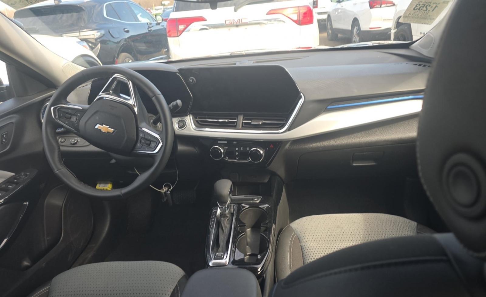 2025 Chevrolet Trax FWD LT, 39836, Photo