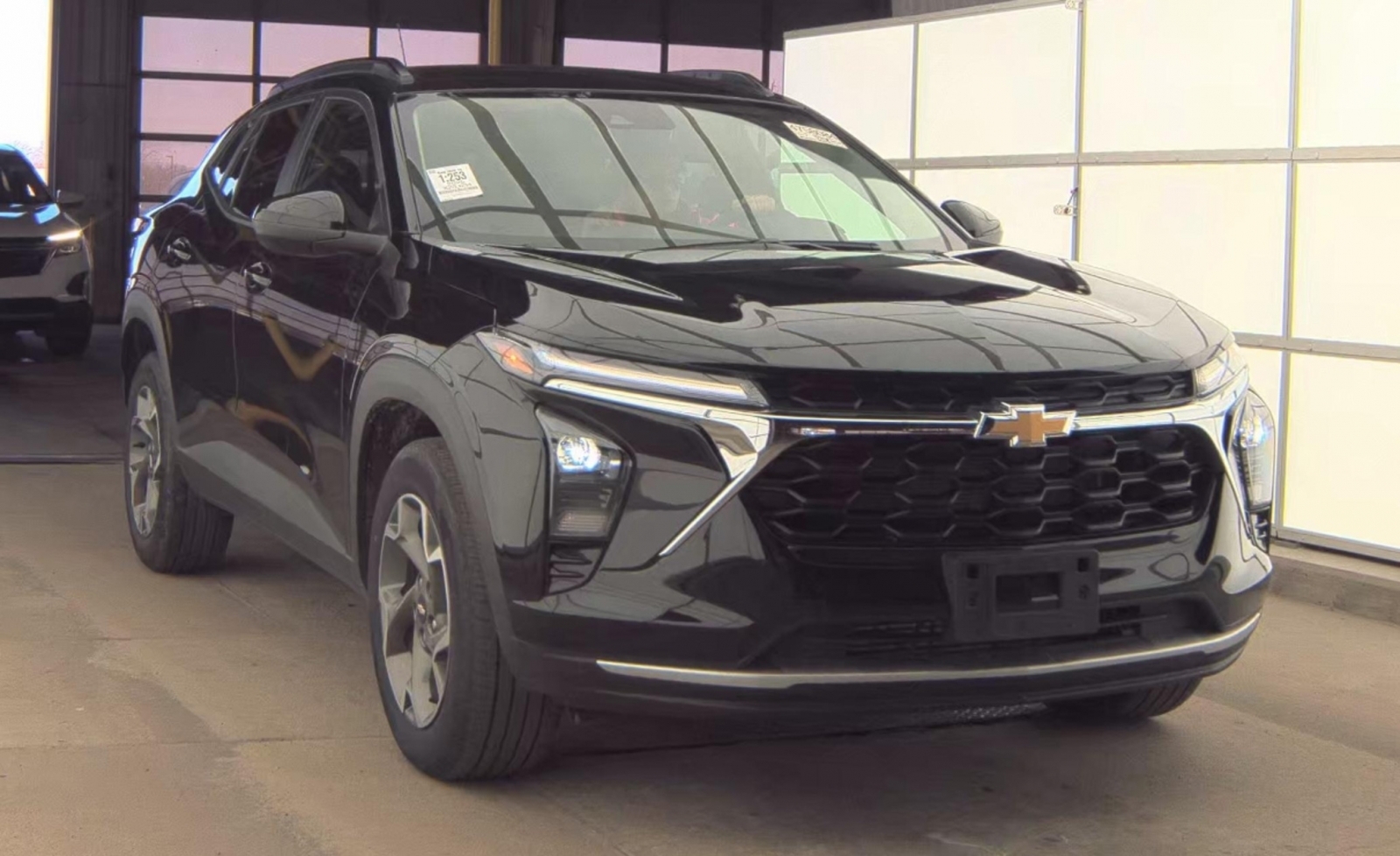 2025 Chevrolet Trax FWD LT, 39836, Photo