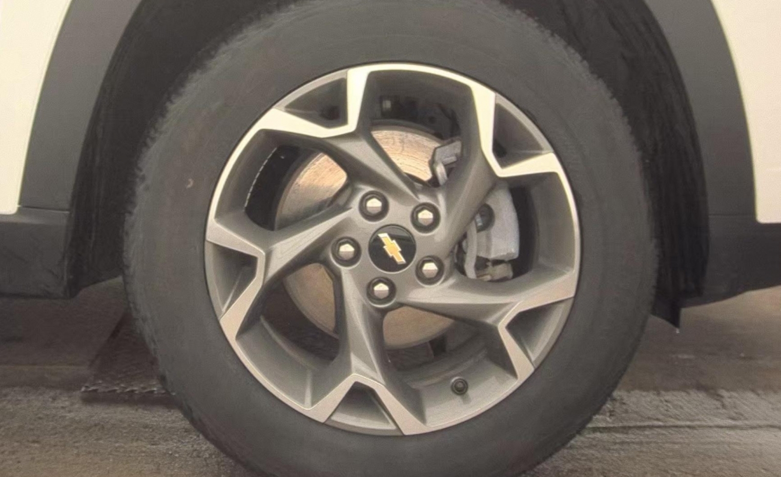 2025 Chevrolet Trax FWD LT, 39837, Photo