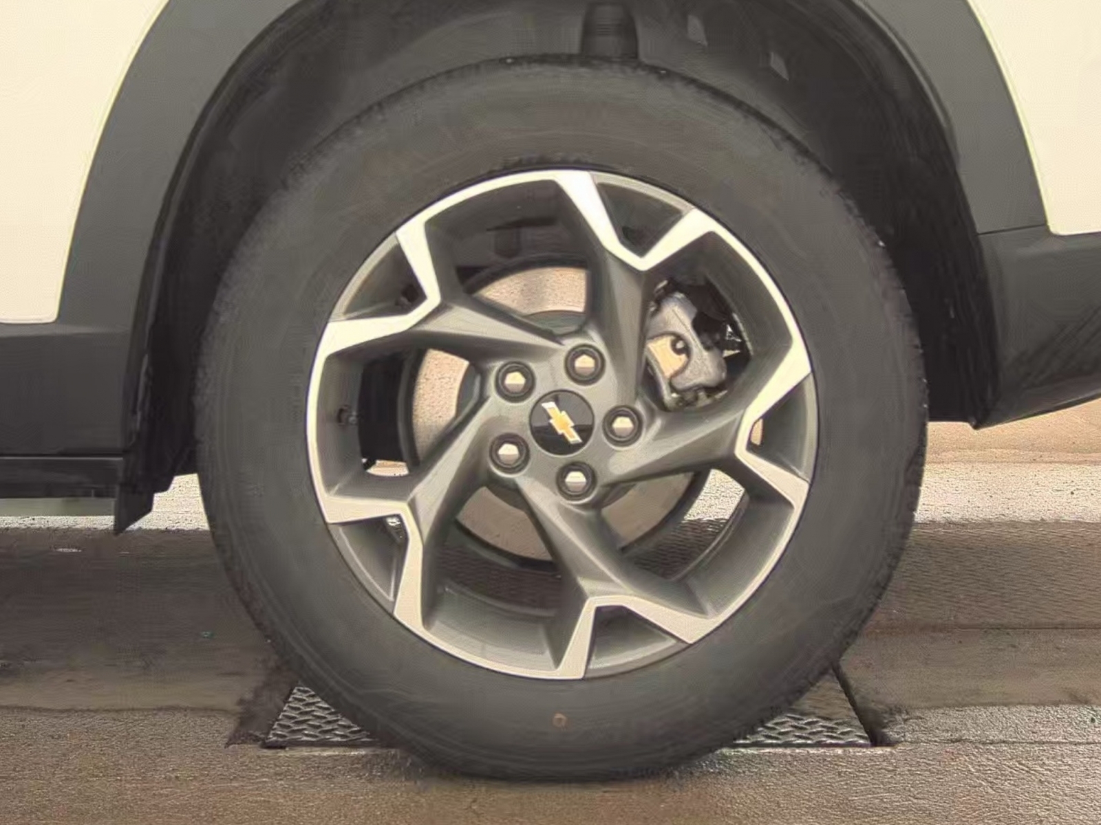 2025 Chevrolet Trax FWD LT, 39837, Photo