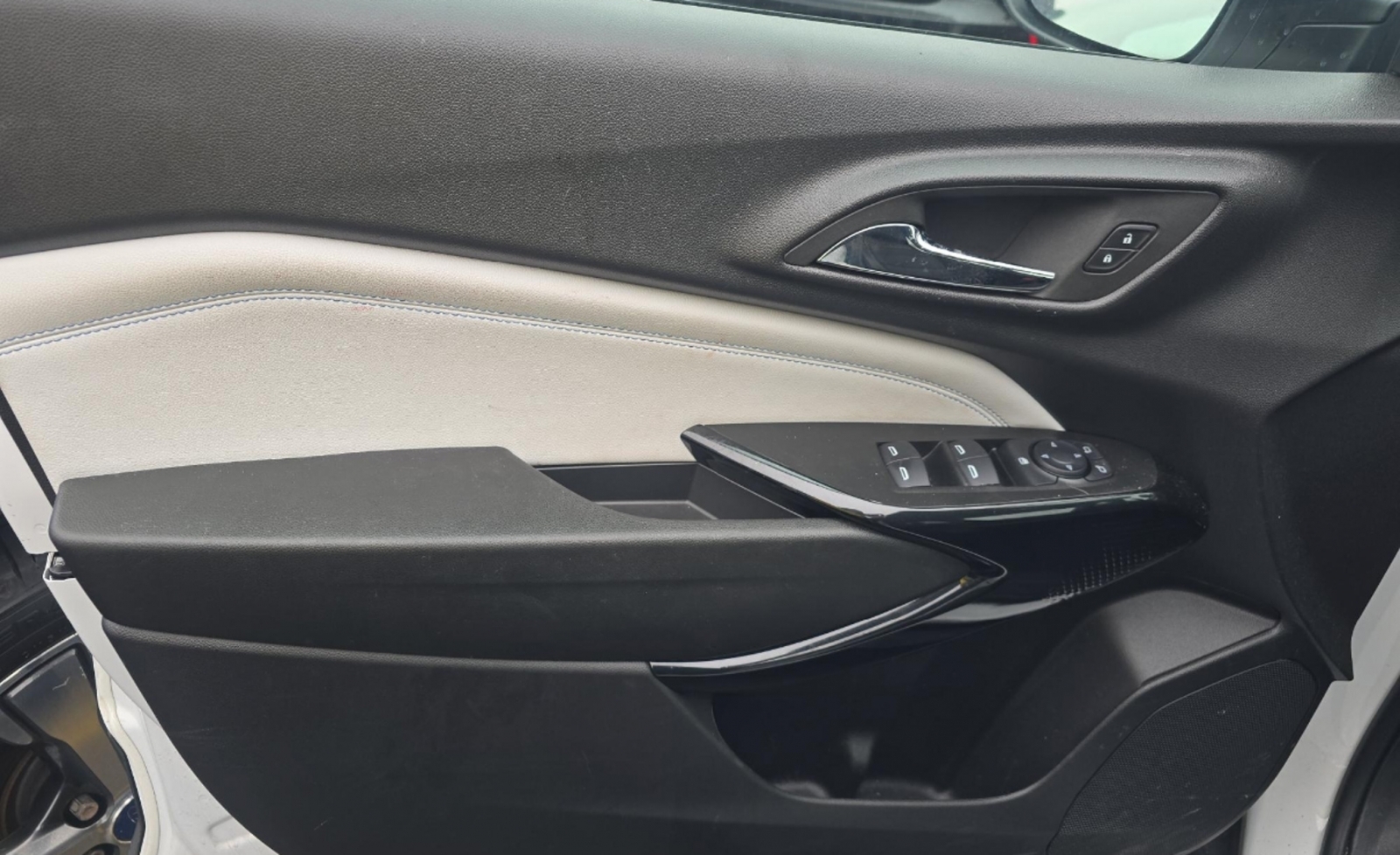 2025 Chevrolet Trax FWD LT, 39837, Photo