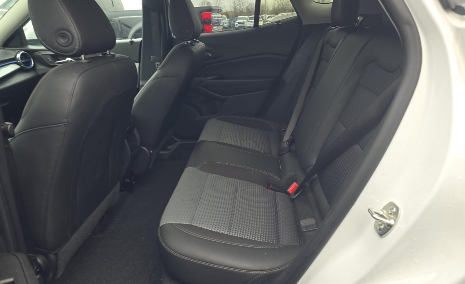 2025 Chevrolet Trax FWD LT, 39837, Photo