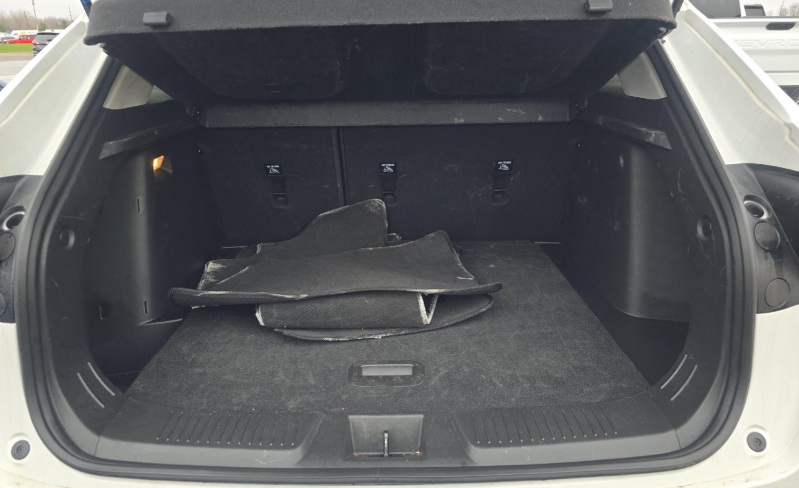 2025 Chevrolet Trax FWD LT, 39837, Photo