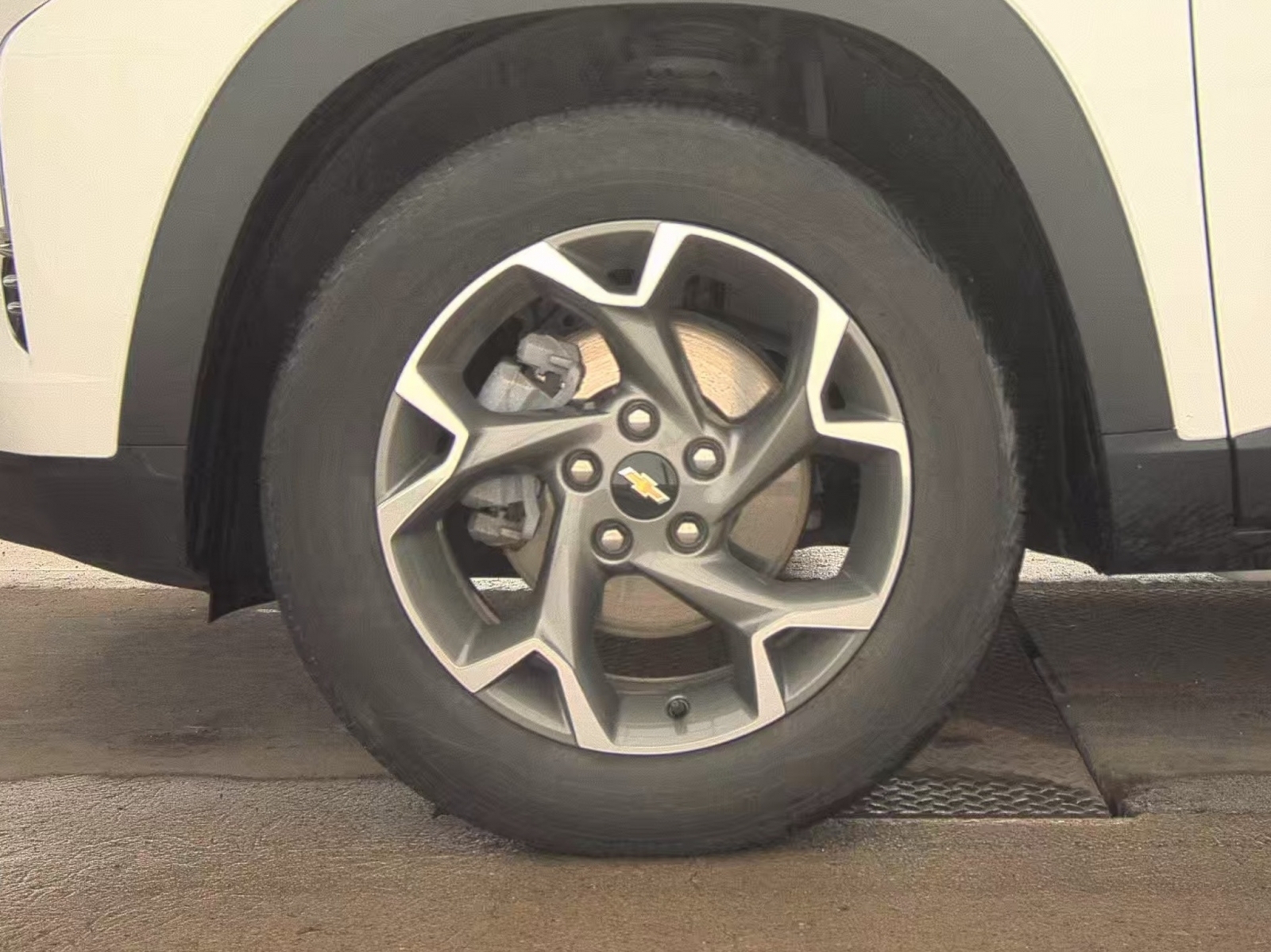 2025 Chevrolet Trax FWD LT, 39837, Photo