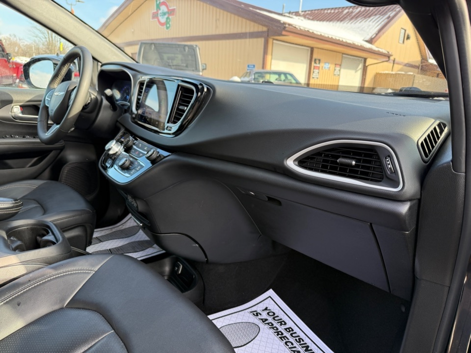 2025 Chrysler Pacifica Select, 39430, Photo