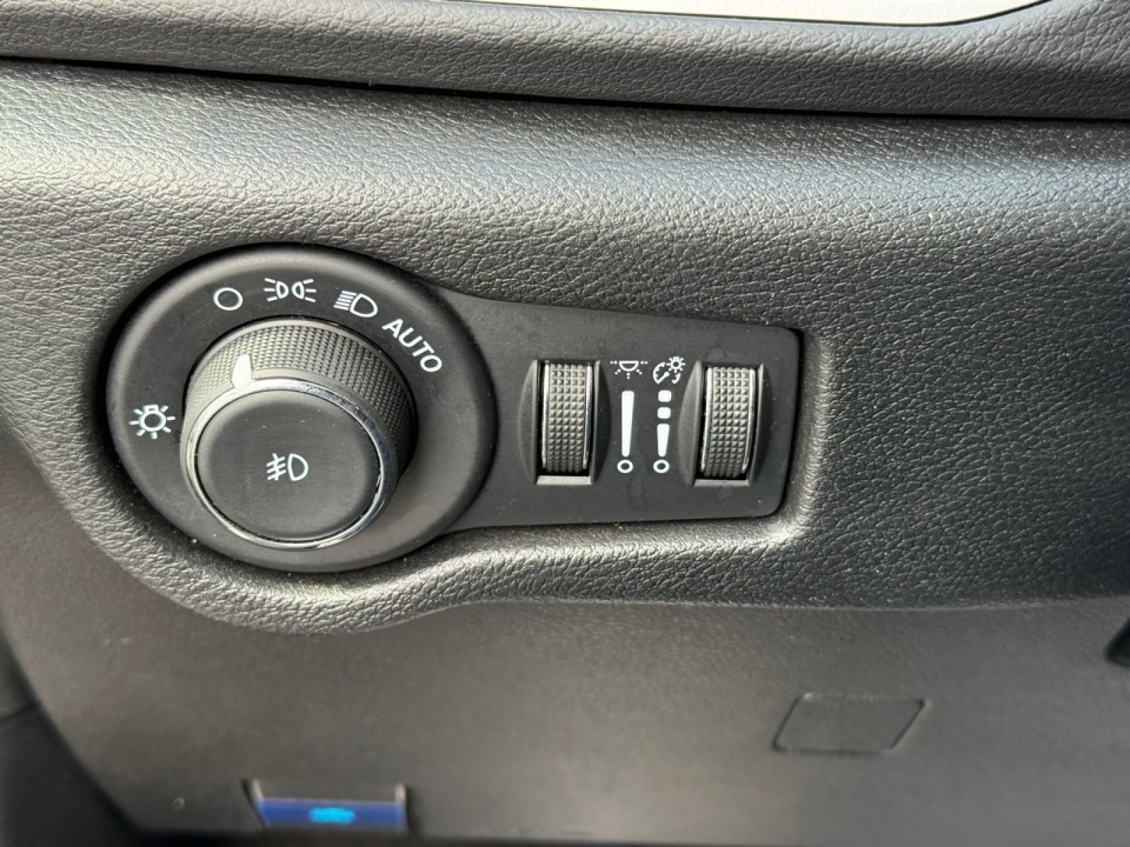 2025 Chrysler Pacifica Select, 39430, Photo