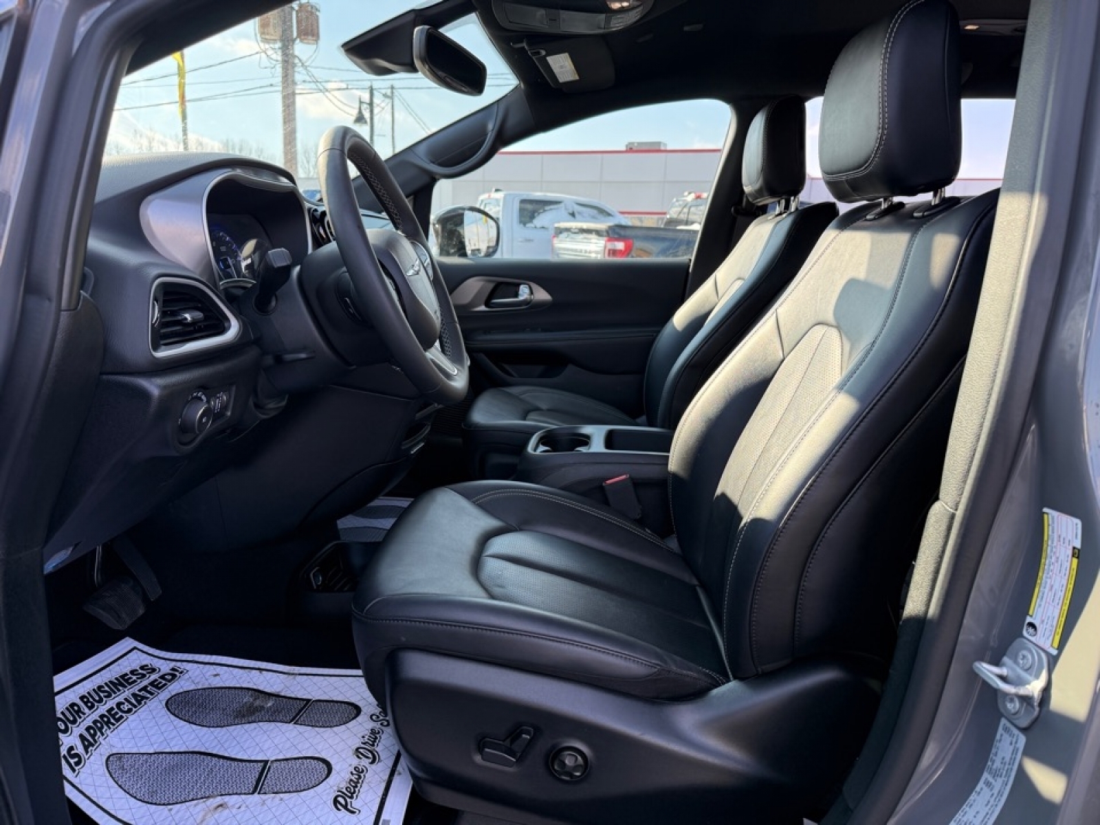 2025 Chrysler Pacifica Select, 39432, Photo