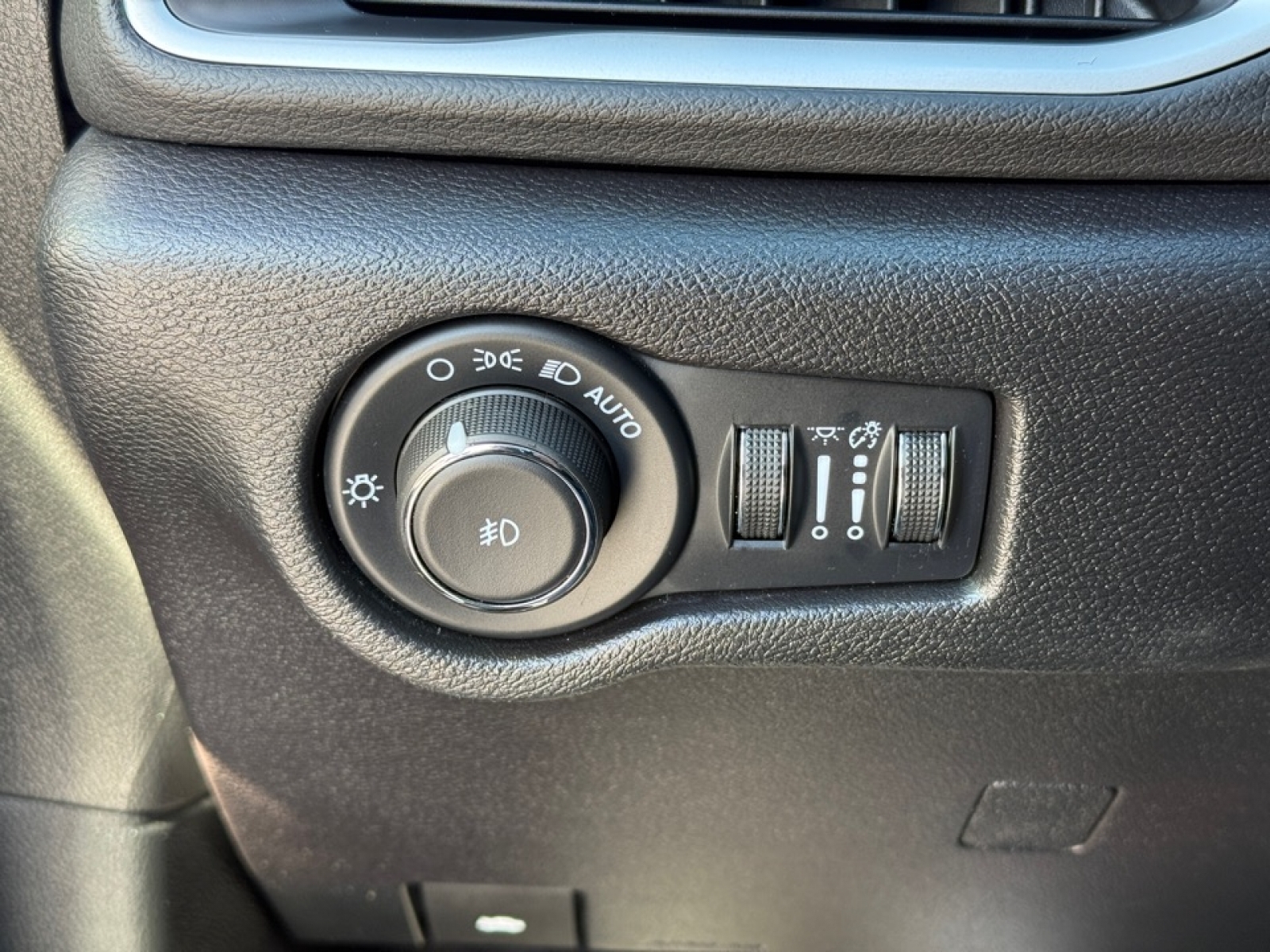 2025 Chrysler Pacifica Select, 39433, Photo