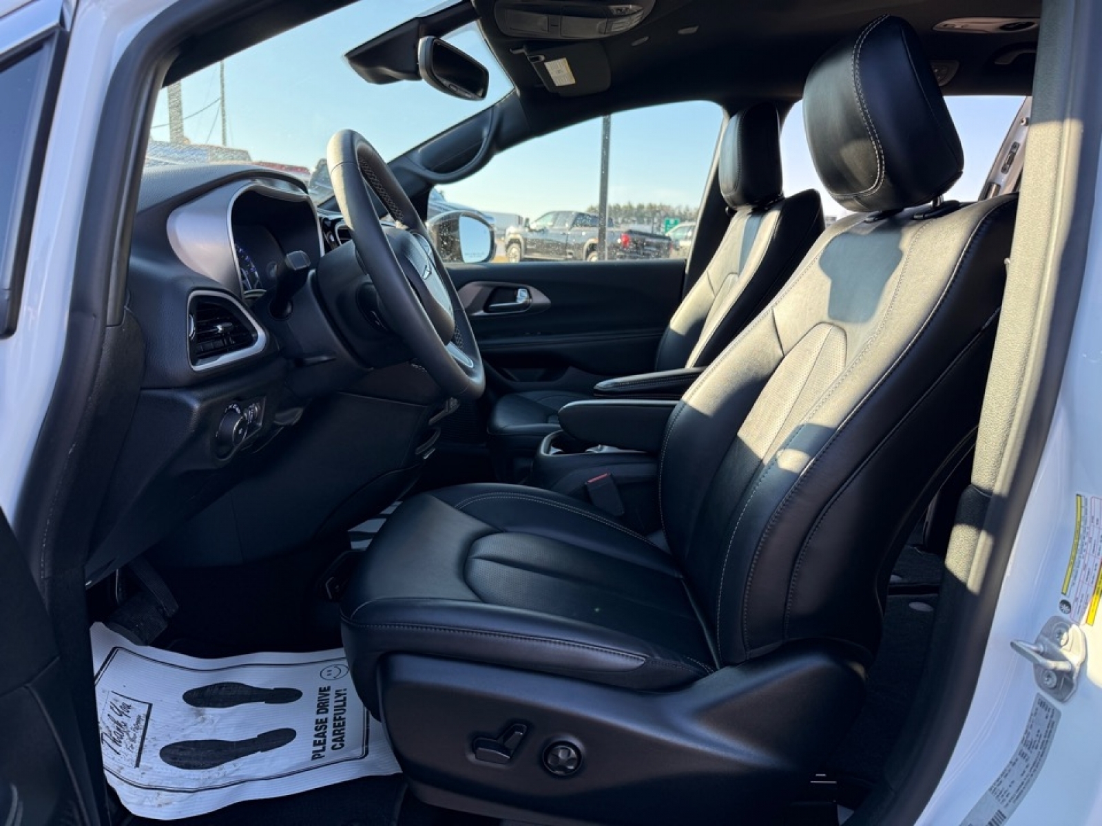 2025 Chrysler Pacifica Select, 39435, Photo