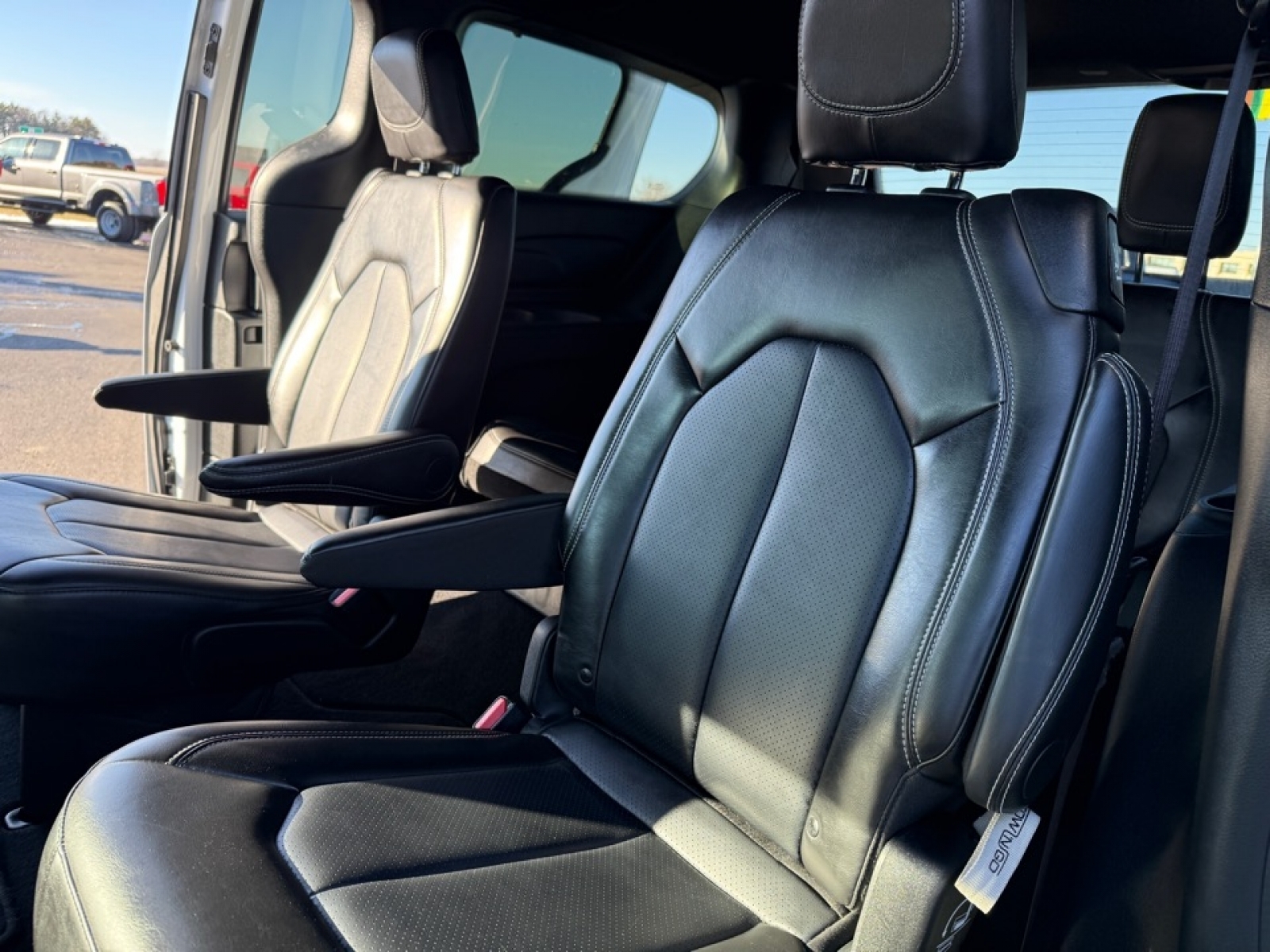 2025 Chrysler Pacifica Select, 39435, Photo