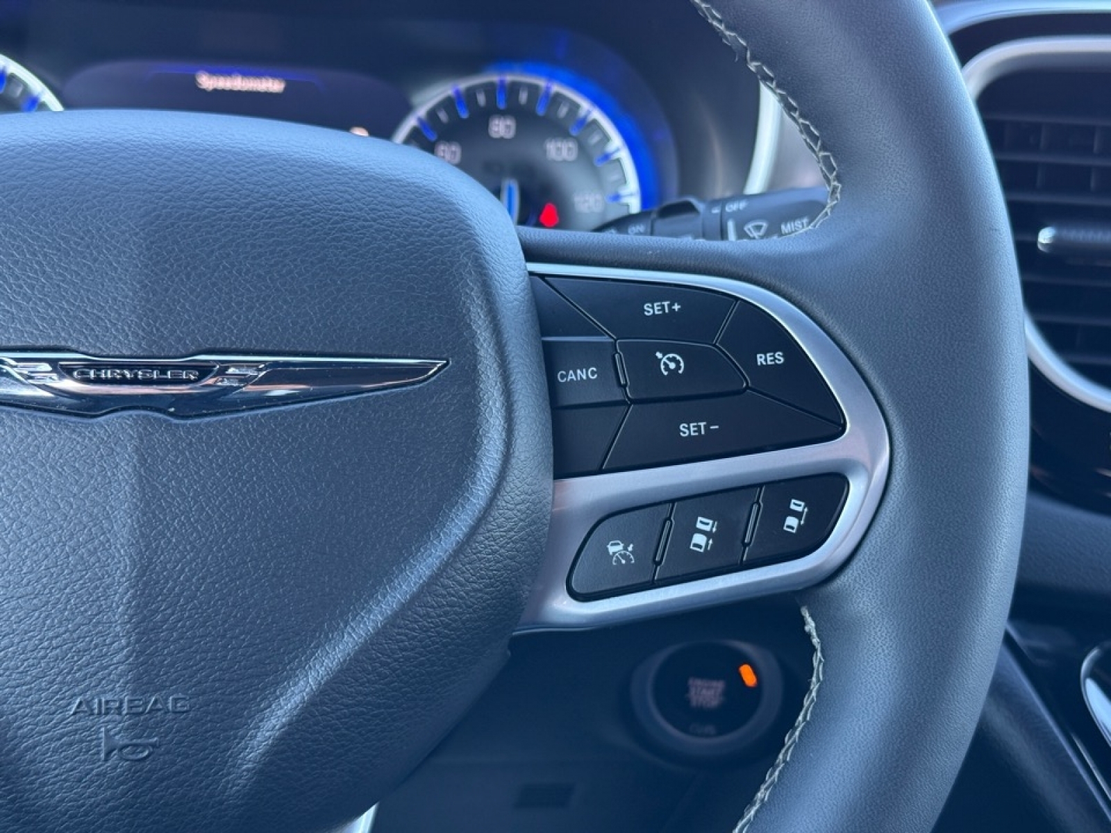 2025 Chrysler Pacifica Select, 39435, Photo