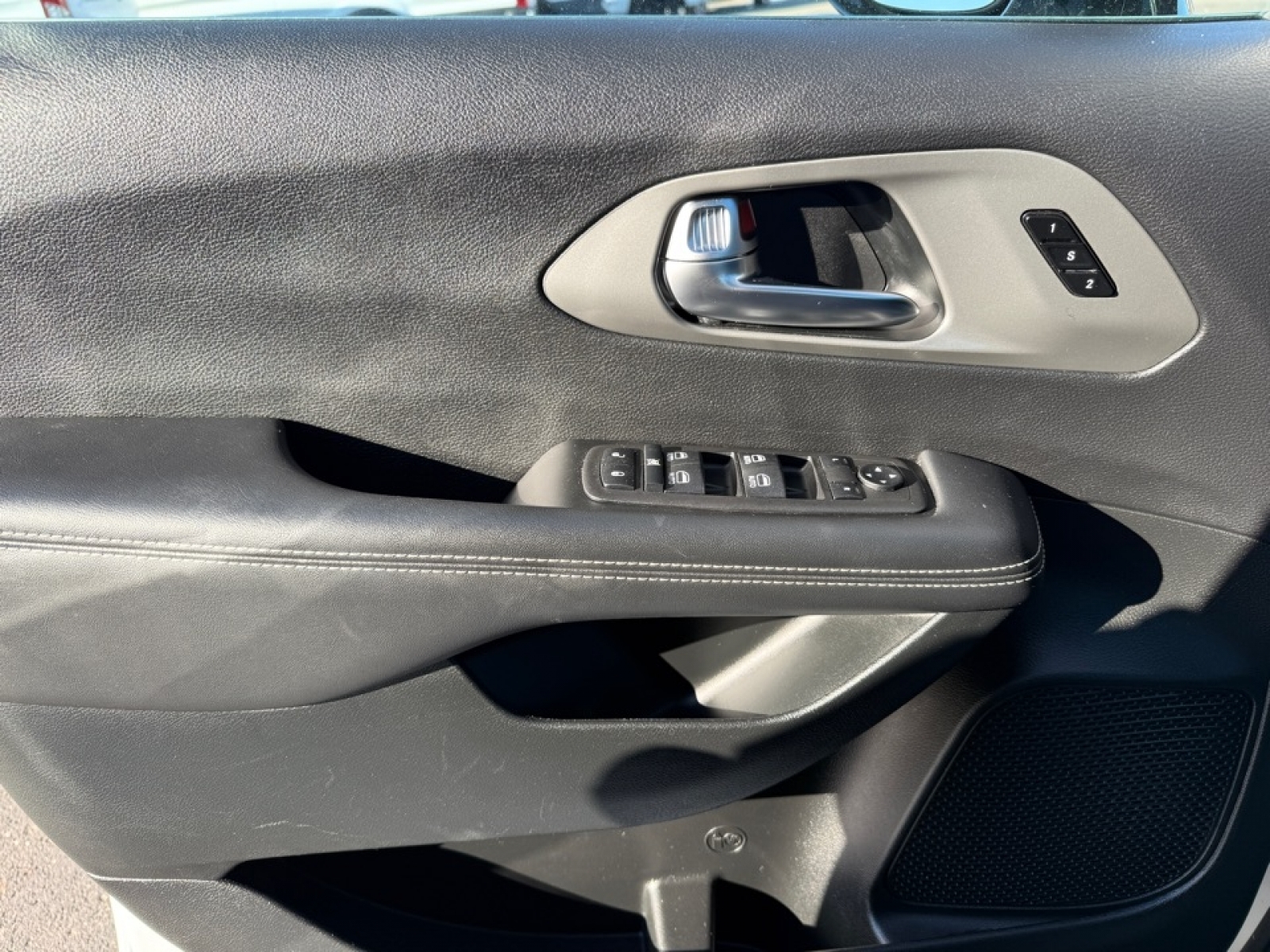 2025 Chrysler Pacifica Select, 39435, Photo