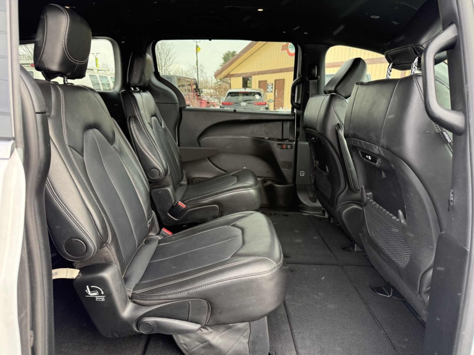 2025 Chrysler Pacifica Select, 39437, Photo