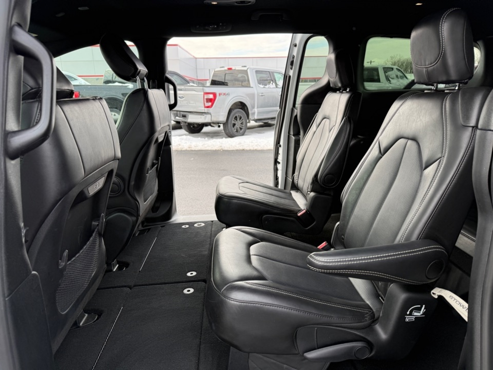 2025 Chrysler Pacifica Select, 39437, Photo