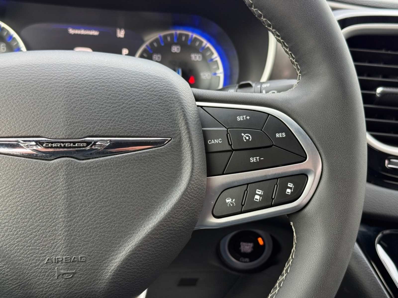 2025 Chrysler Pacifica Select, 39437, Photo