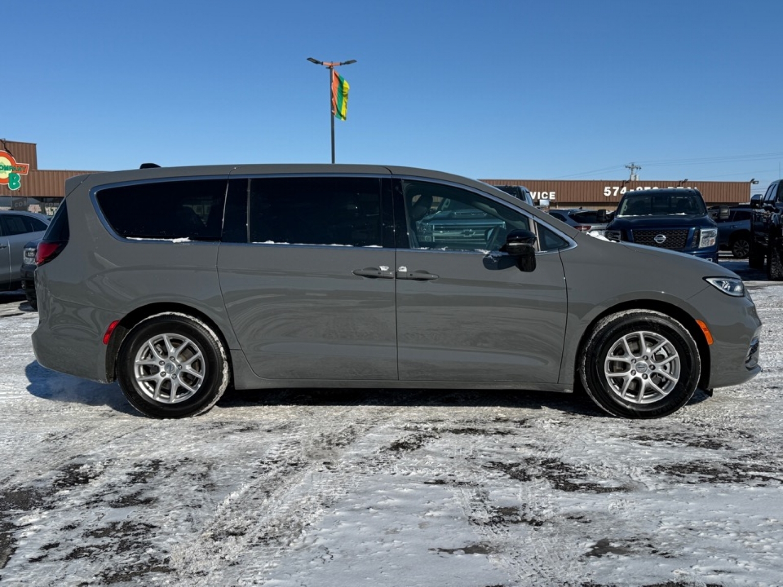 2025 Chrysler Pacifica Select, 39438, Photo