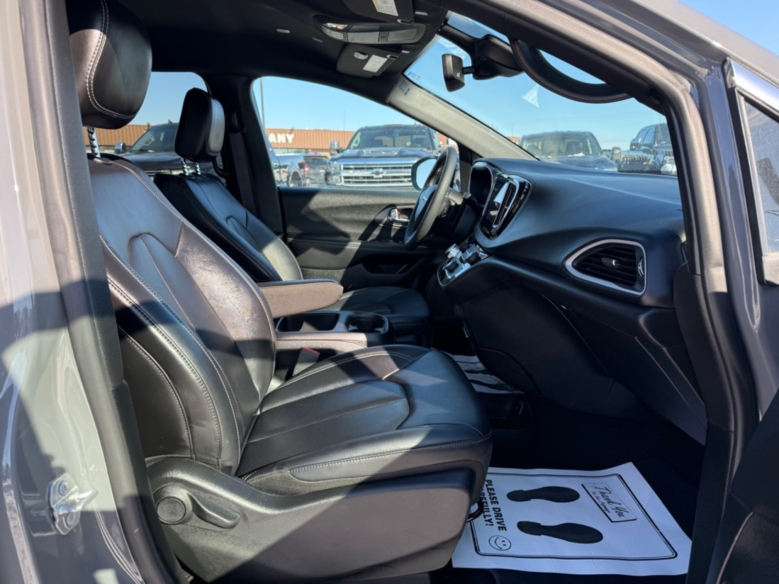 2025 Chrysler Pacifica Select, 39438, Photo