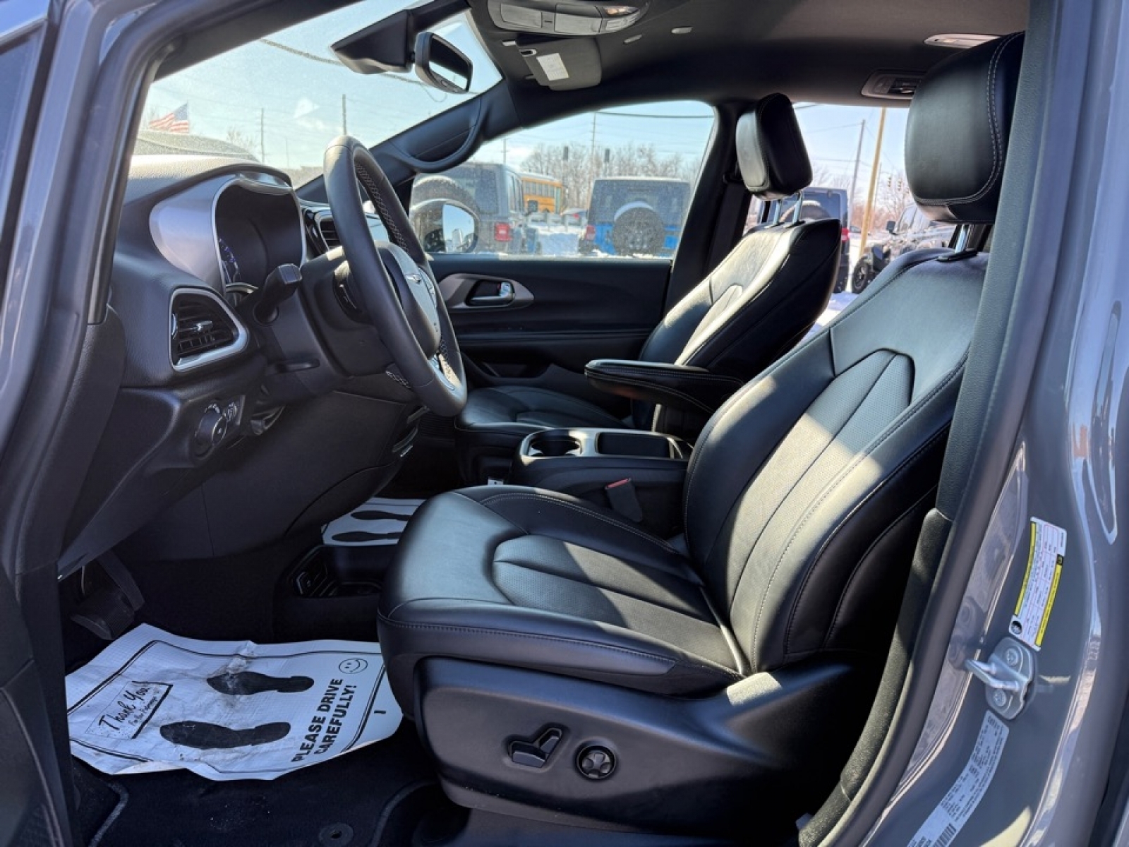 2025 Chrysler Pacifica Select, 39438, Photo