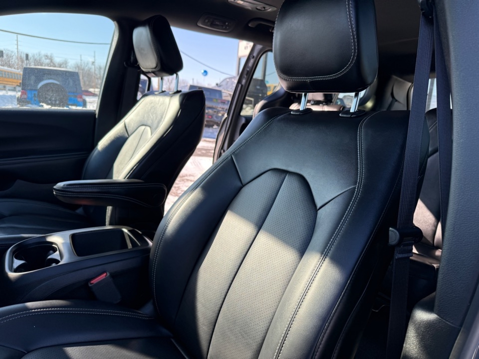 2025 Chrysler Pacifica Select, 39438, Photo