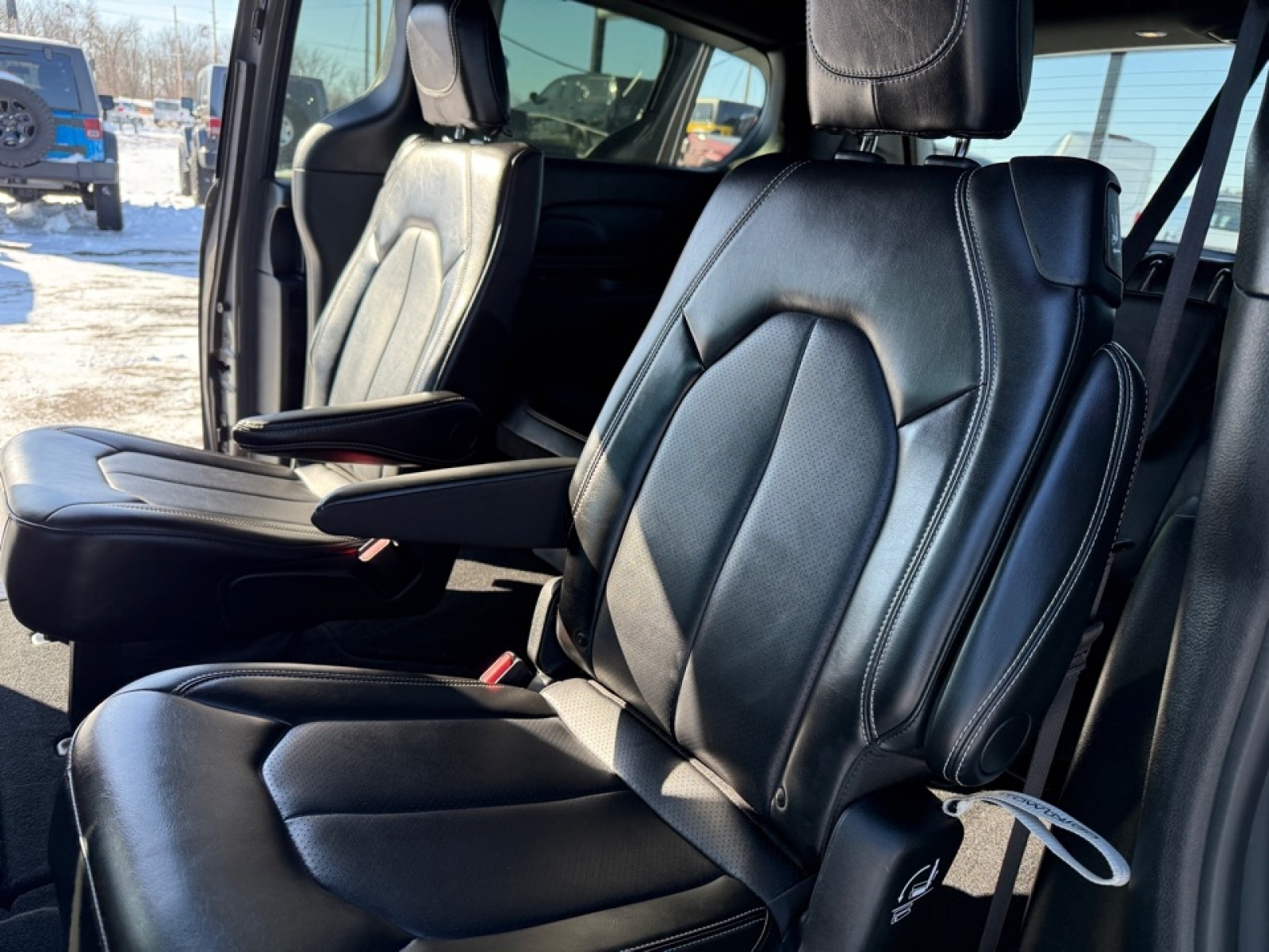 2025 Chrysler Pacifica Select, 39438, Photo