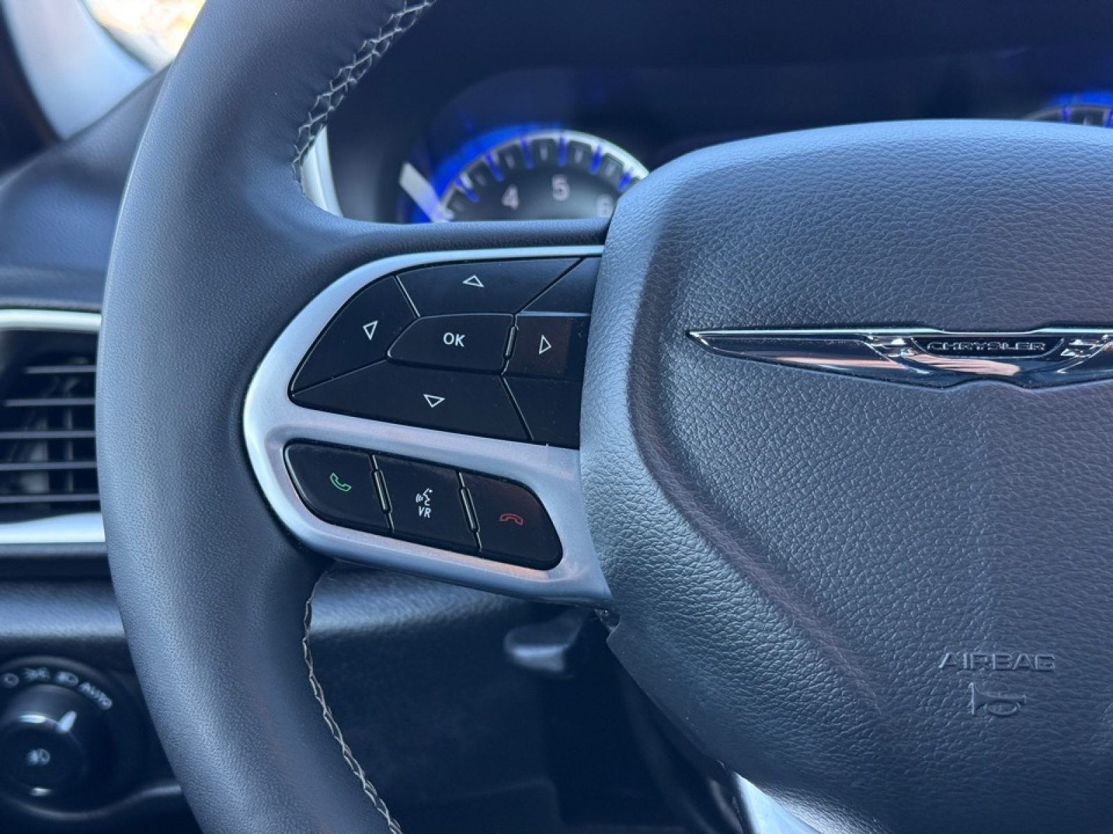 2025 Chrysler Pacifica Select, 39438, Photo