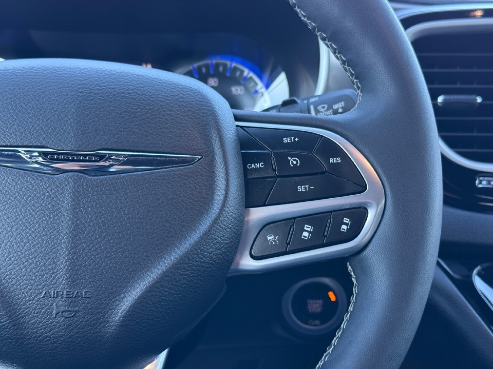 2025 Chrysler Pacifica Select, 39438, Photo