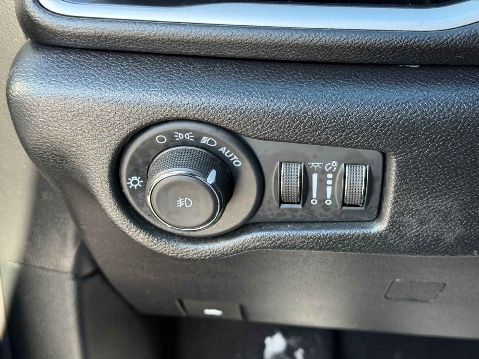 2025 Chrysler Pacifica Select, 39438, Photo