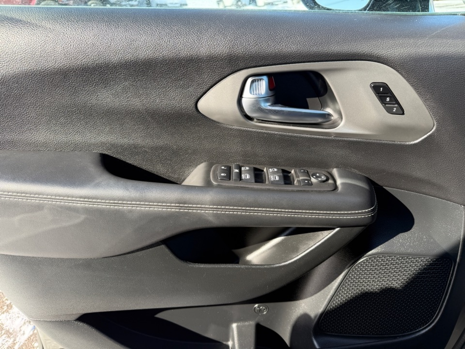 2025 Chrysler Pacifica Select, 39438, Photo