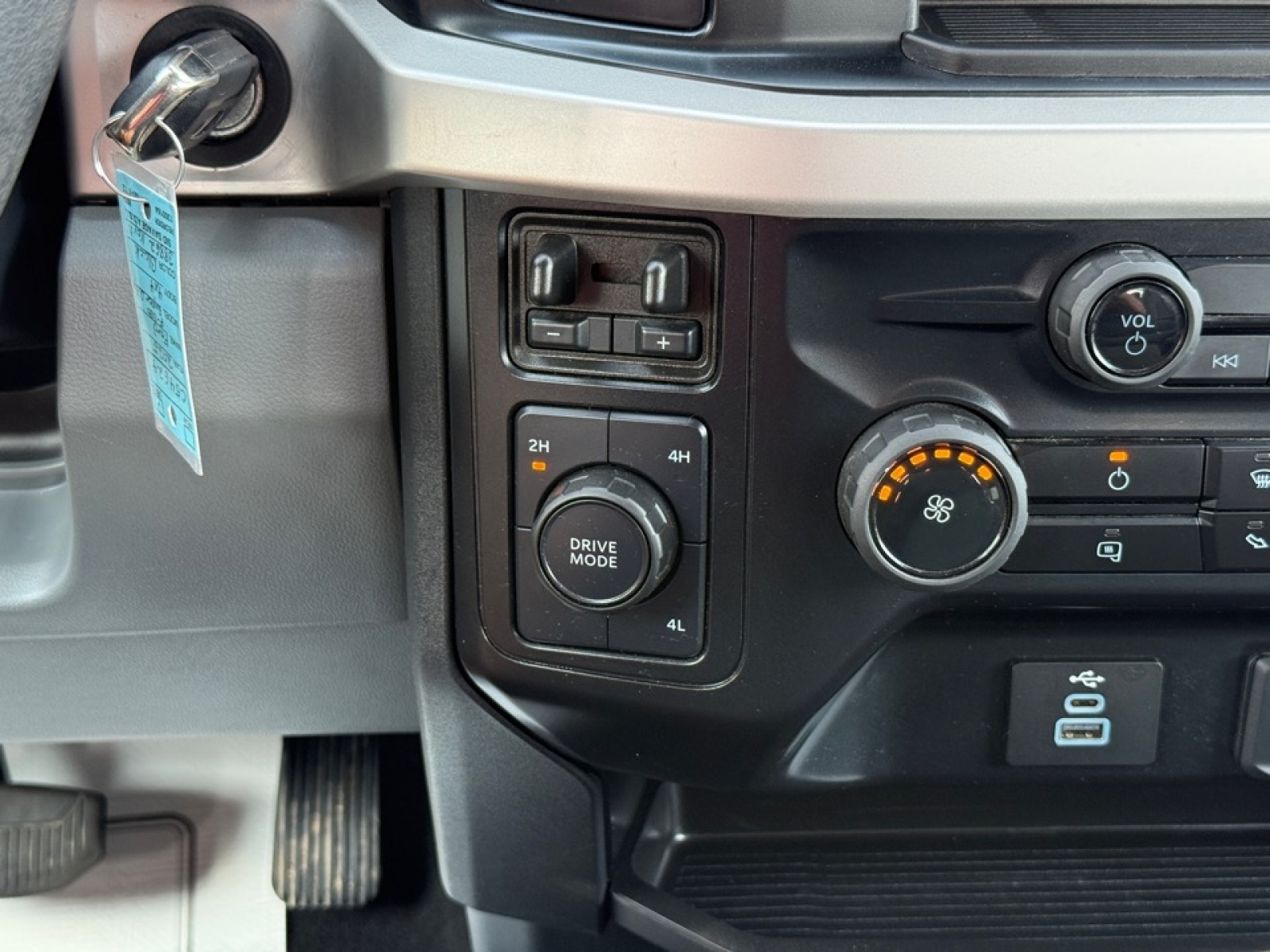 2025 Ford F-350 XLT, 38862, Photo