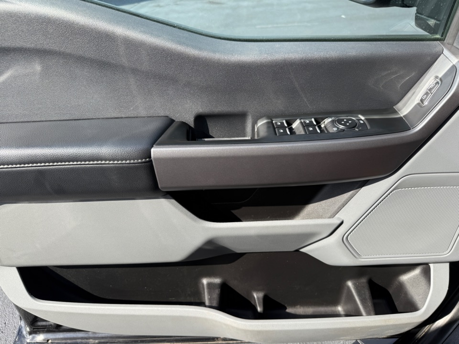 2025 Ford F-350 XLT, 38862, Photo