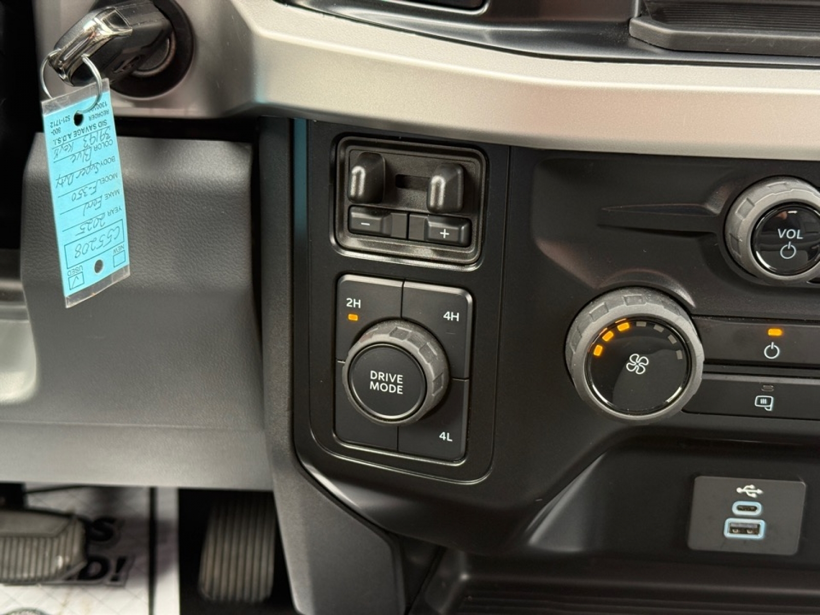 2025 Ford F-350 XLT, 39193, Photo