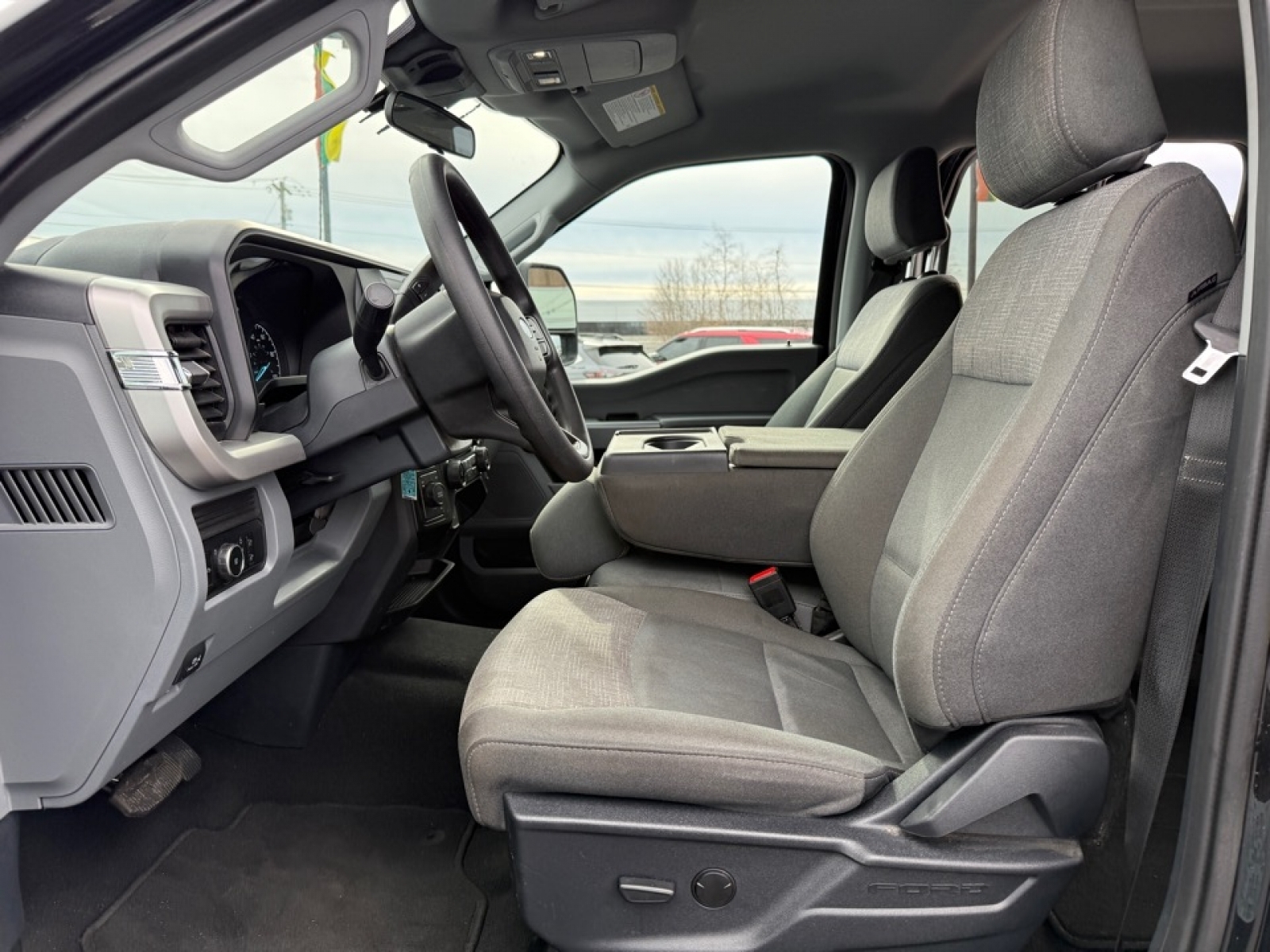 2025 Ford F-350 XLT, 39194, Photo