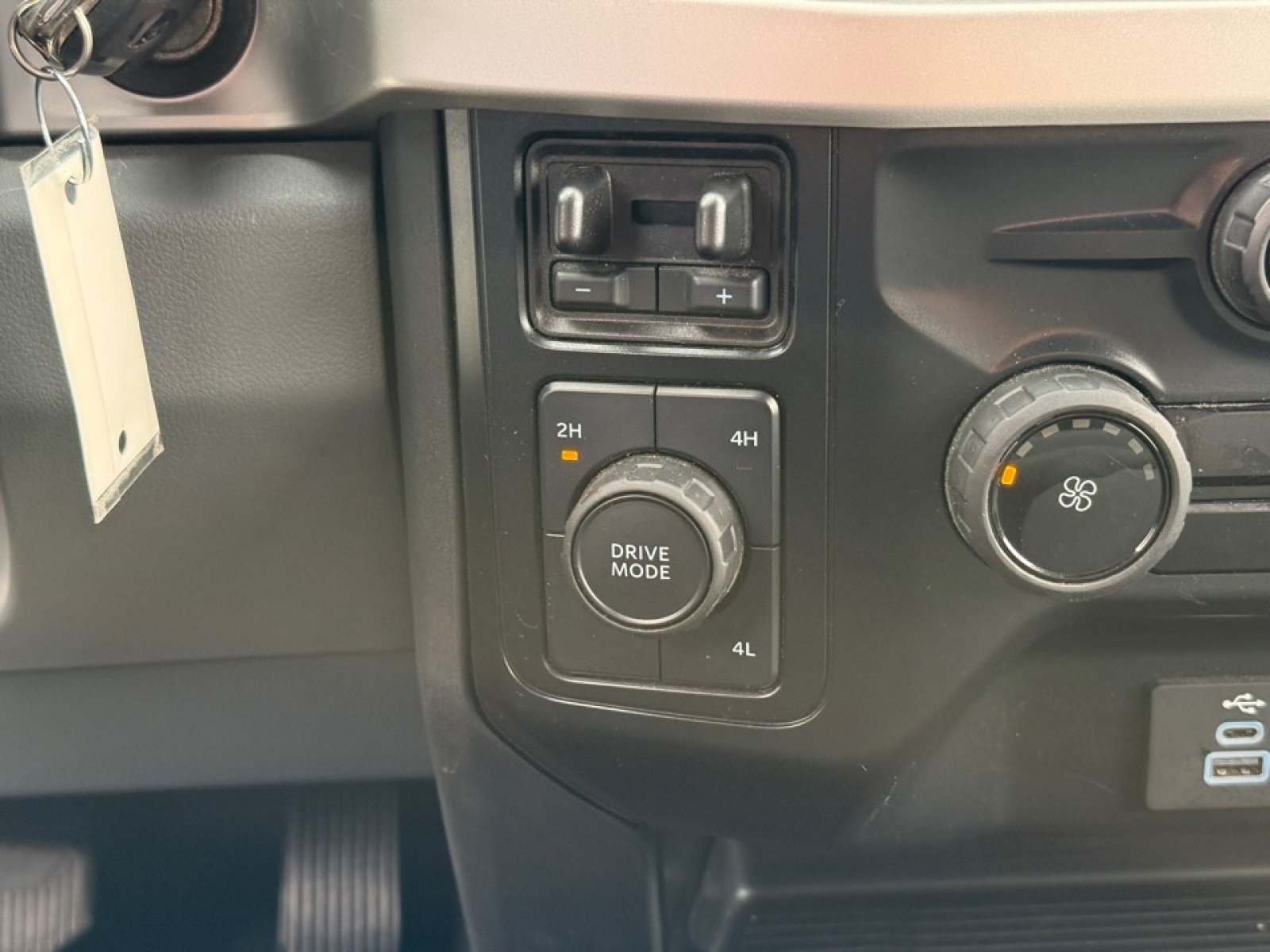 2025 Ford F-350 XLT, 39194, Photo