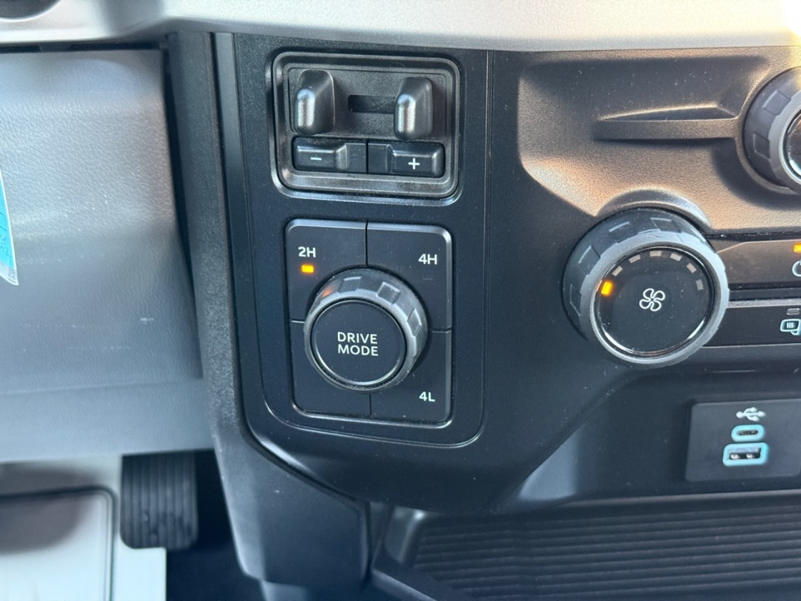 2025 Ford F-350 XLT, 39329, Photo