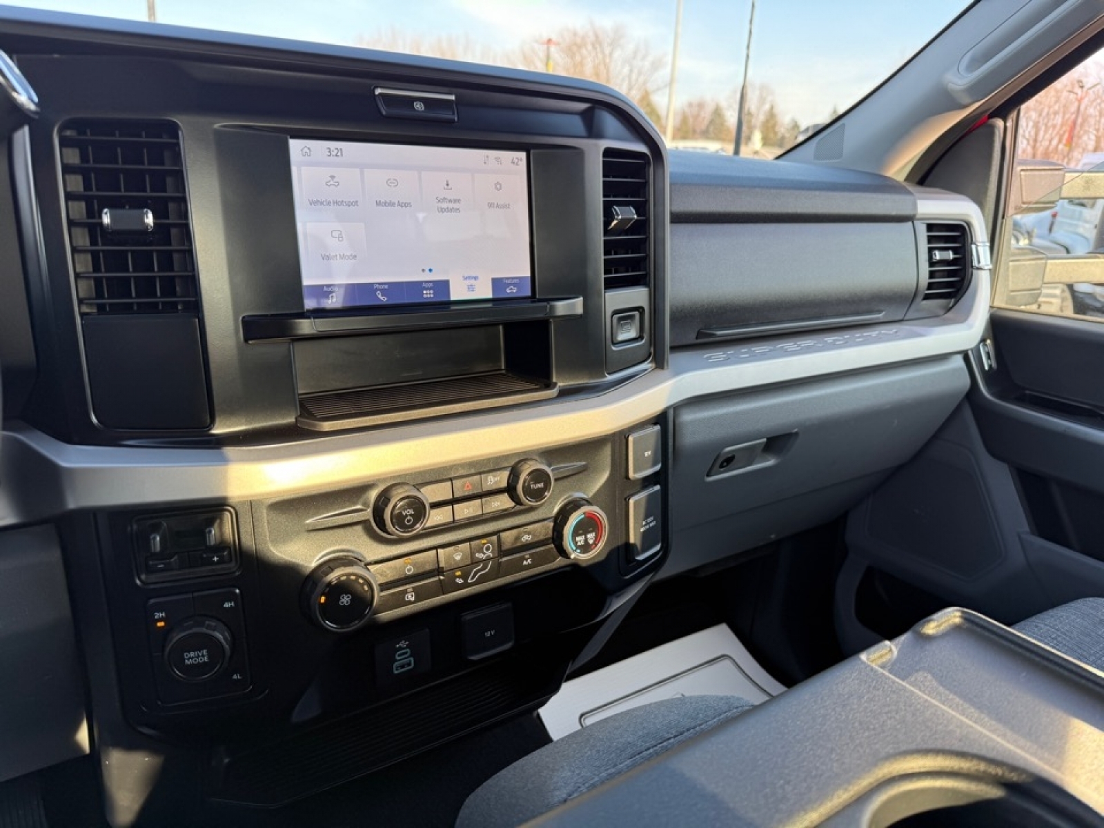 2025 Ford F-350 XLT, 39329, Photo