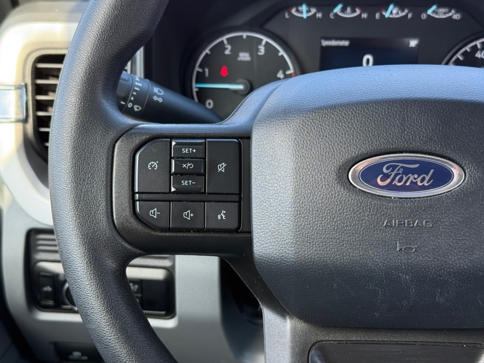 2025 Ford F-350 XLT, 39507, Photo