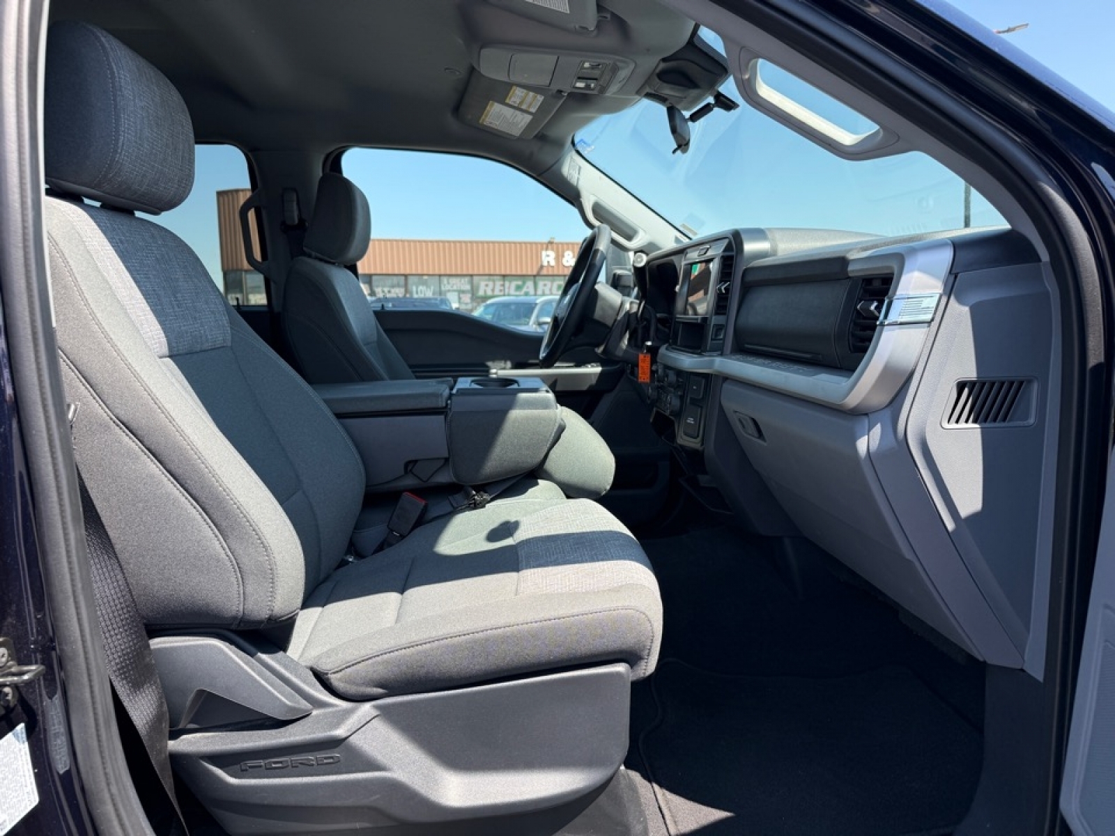 2025 Ford F-350 XLT, 39915, Photo