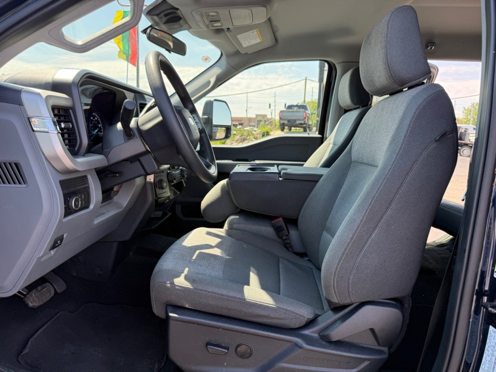 2025 Ford F-350 XLT, 39915, Photo