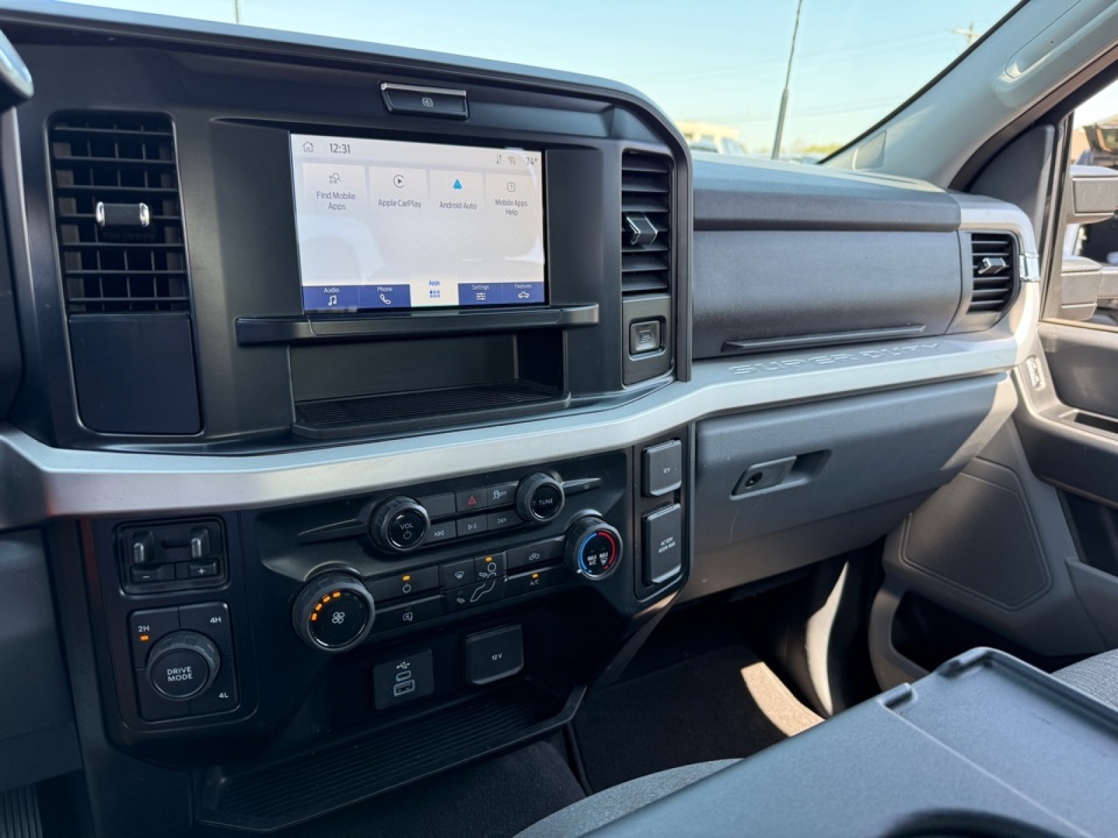 2025 Ford F-350 XLT, 39915, Photo
