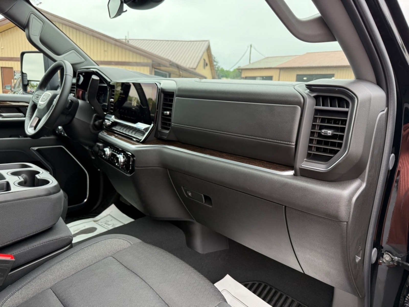 2025 GMC Sierra 2500HD 4WD Crew Cab Standard Bed SLE, 38844, Photo