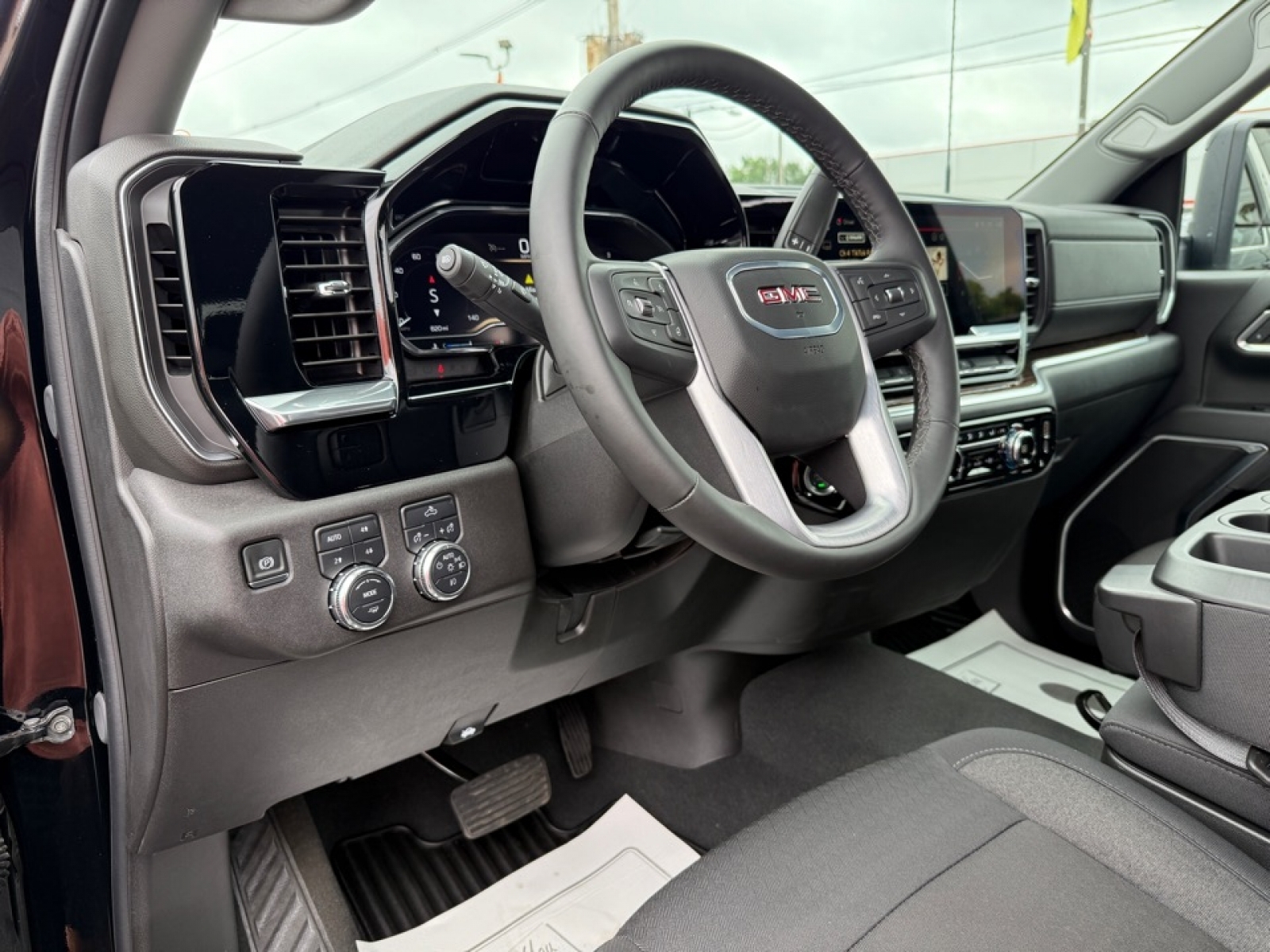 2025 GMC Sierra 2500HD 4WD Crew Cab Standard Bed SLE, 38844, Photo