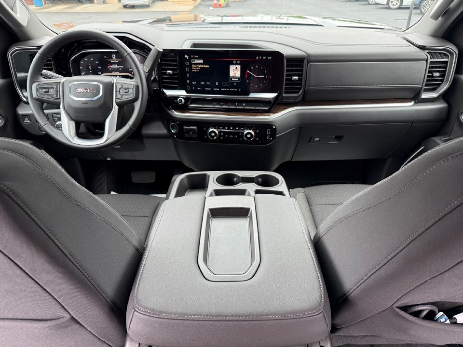 2025 GMC Sierra 2500HD 4WD Crew Cab Standard Bed SLE, 38844, Photo