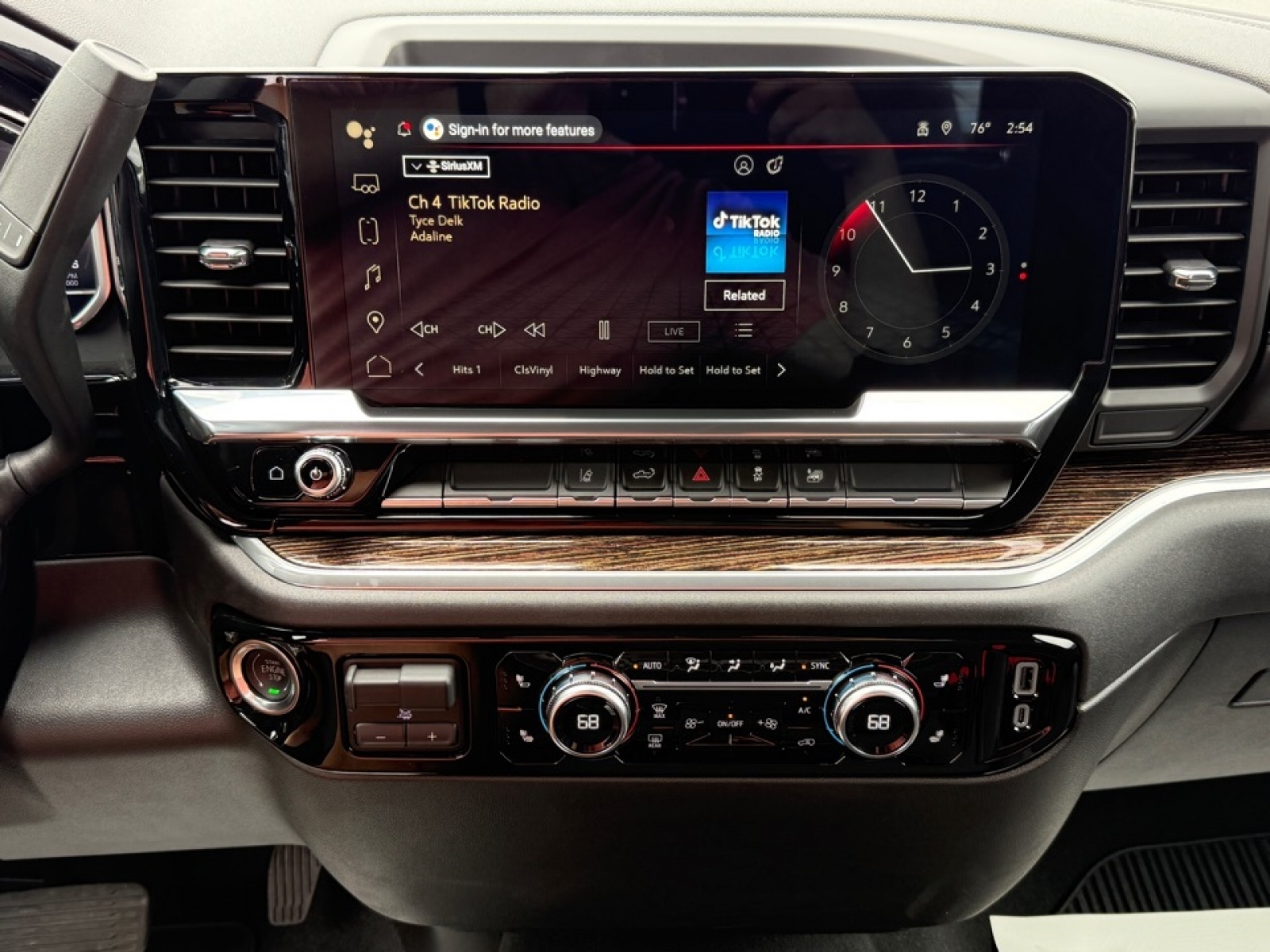 2025 GMC Sierra 2500HD 4WD Crew Cab Standard Bed SLE, 38844, Photo